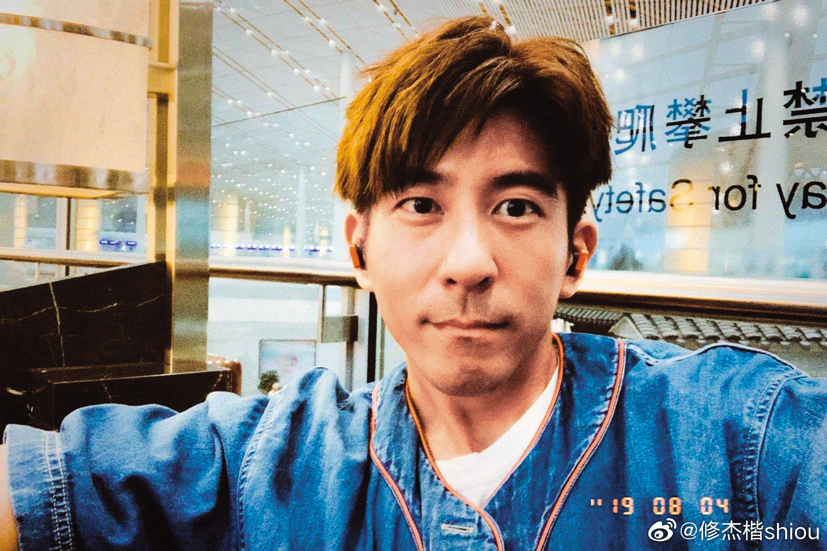 修杰楷對於兩個女兒咘咘、Bo妞的成長相當重視,為了她們曾停工兩年照顧。(翻攝修杰楷微博)