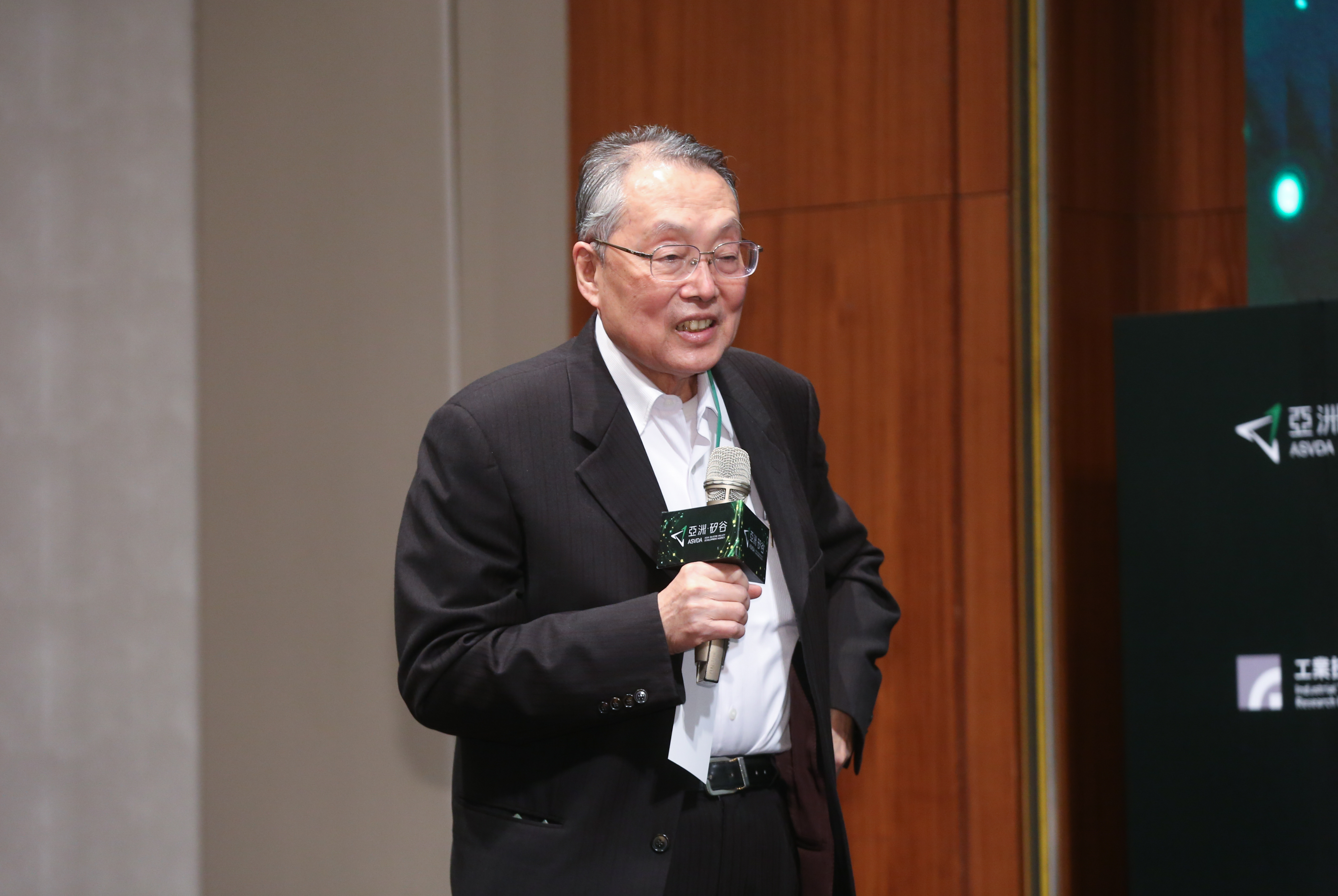 宏碁集團創辦人施振榮卸下台積電董事身分，期待未來站穩世界領先地位，為全人類做出更多貢獻。（本刊資料照）