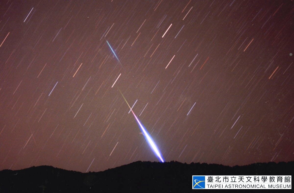 4月還有另一場火熱天象，以「火流星」著稱的天琴座流星雨將在本月22日前後達到極大期。（台北天文館提供）