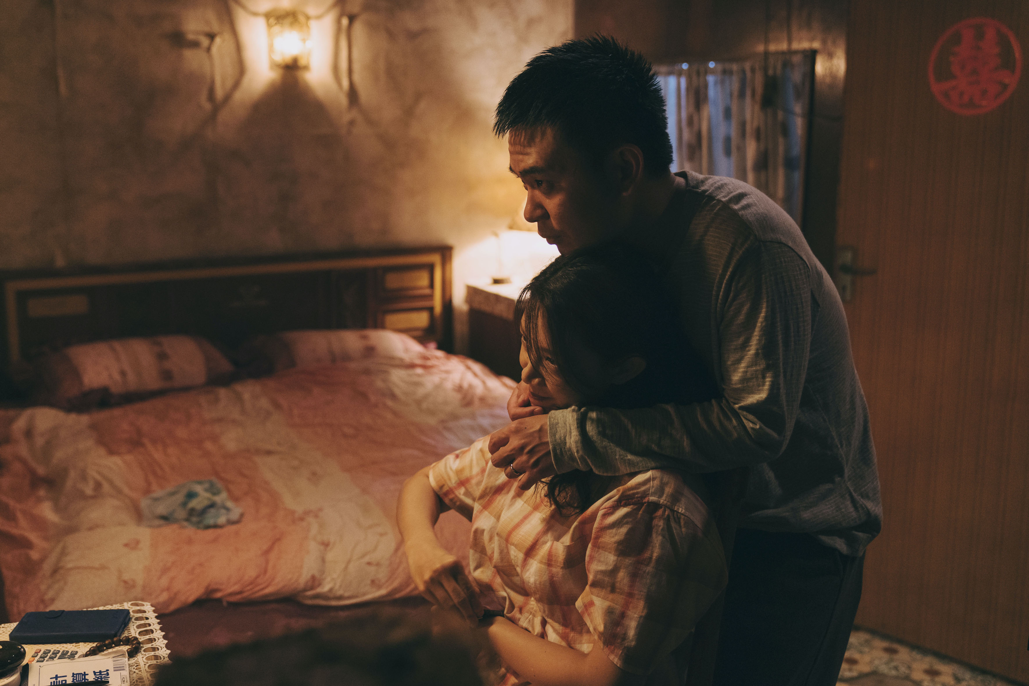 楊大正為戲學手語、考大客車駕照，他與吳奕蓉拍第一場戲就求歡。（絡思本娛樂提供）