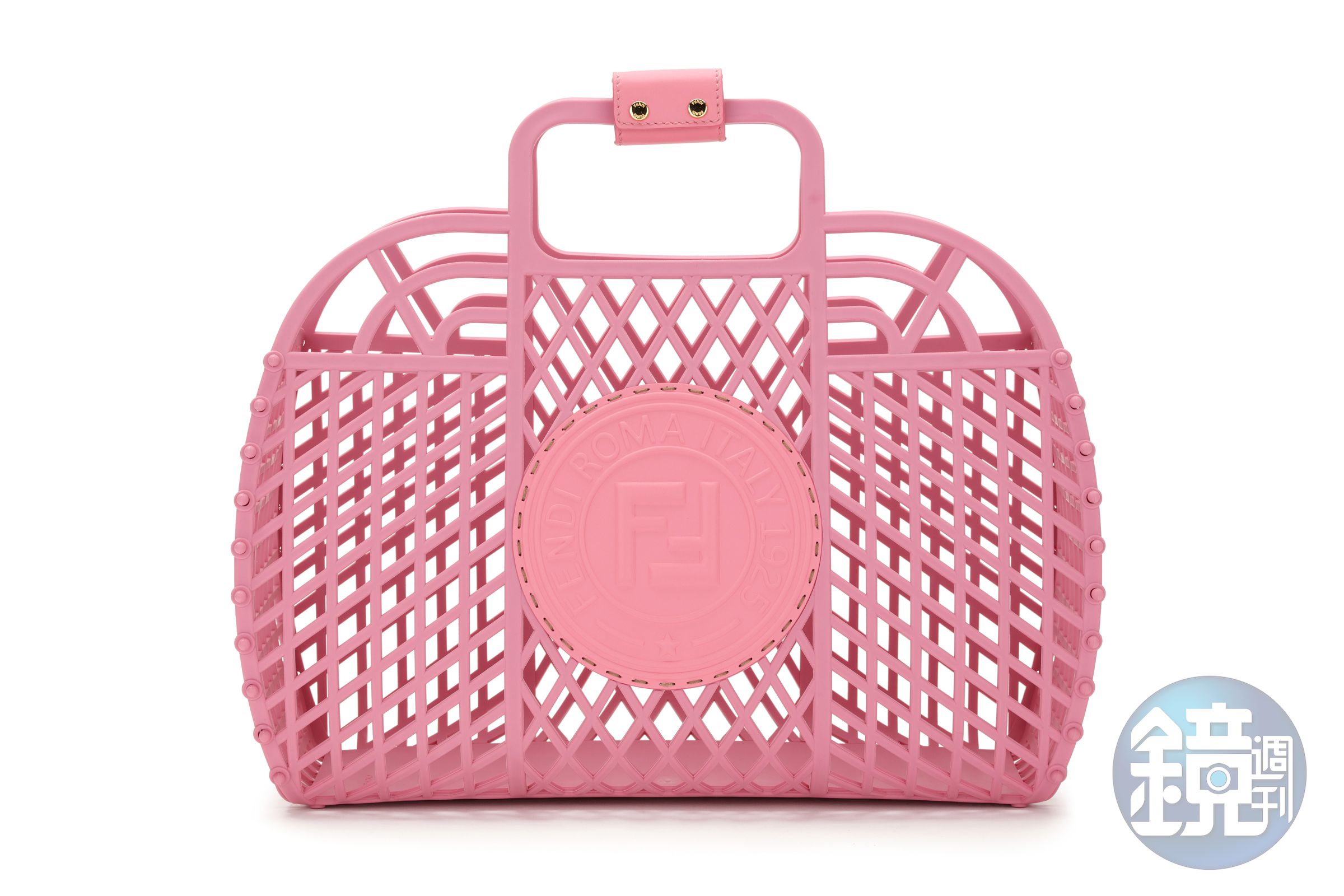 FENDI Medium Basket造型包款，NT$28,500。（FENDI提供）
