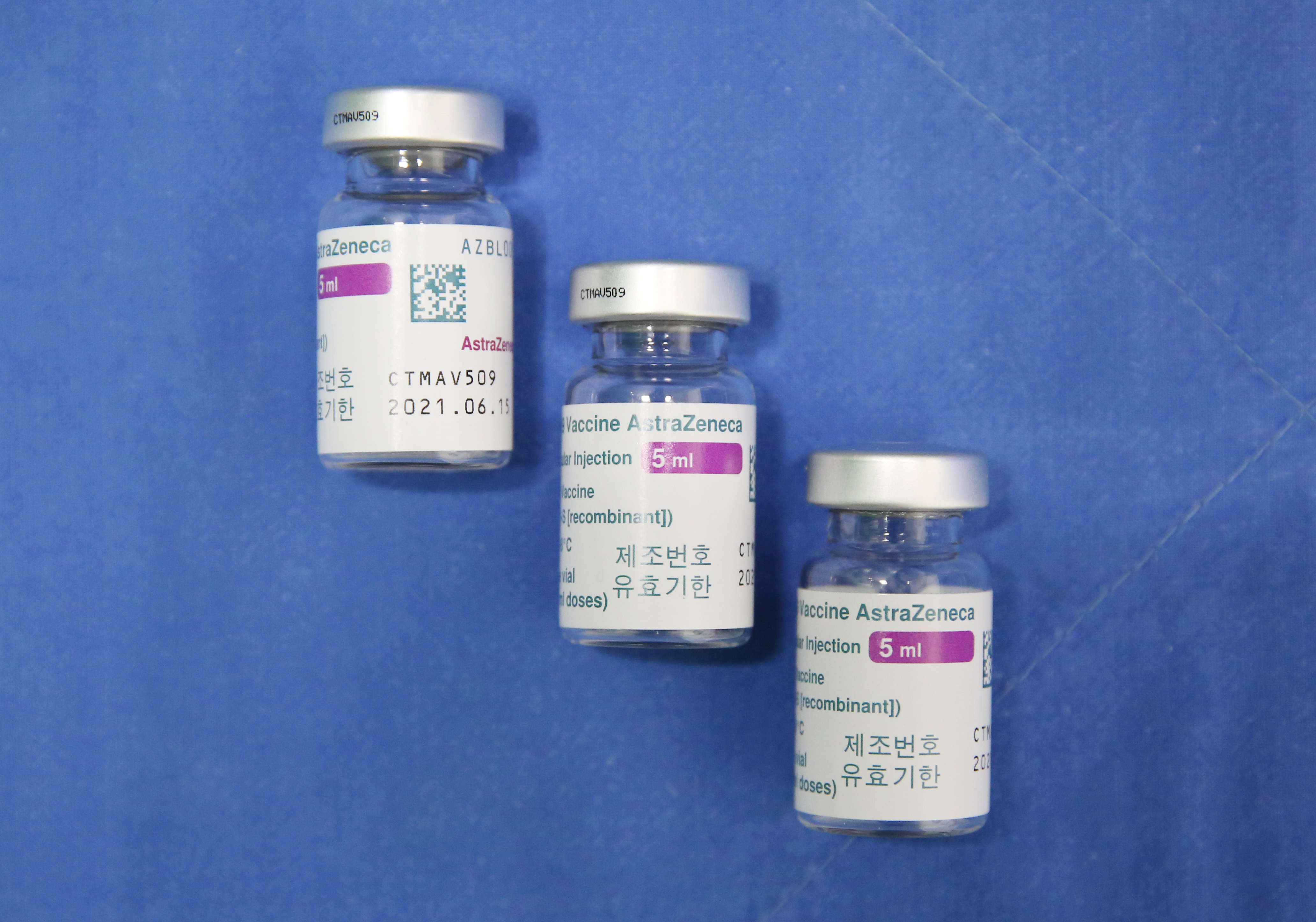 台灣已開放施打AZ疫苗近1個月，不過多數民眾因為害怕副作用，遲遲不敢接種。（本刊資料照）