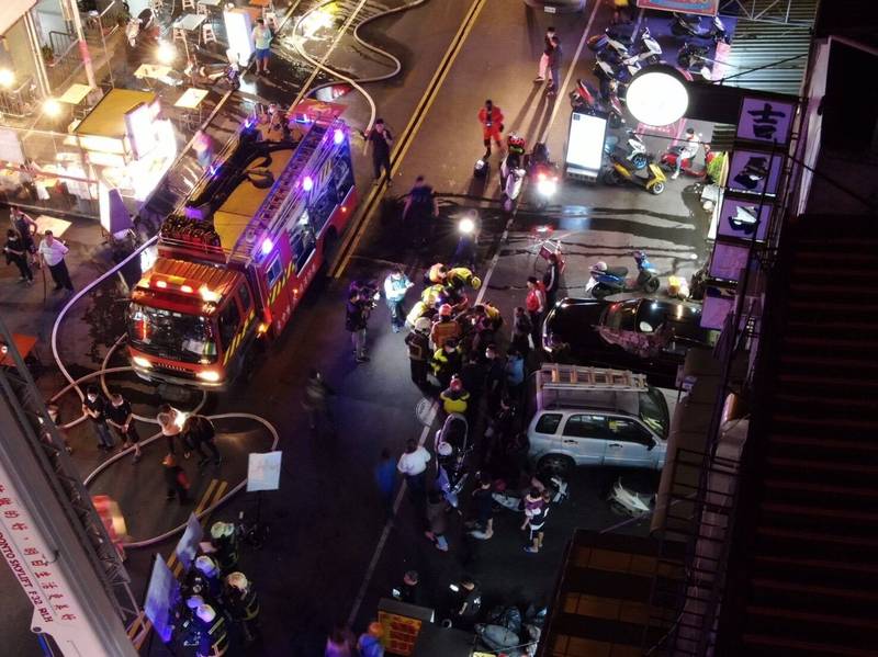 台中深夜一處民宅發生火警，造成3幼童死亡、2名大人受傷送醫。（翻攝自爆料公社臉書粉專）