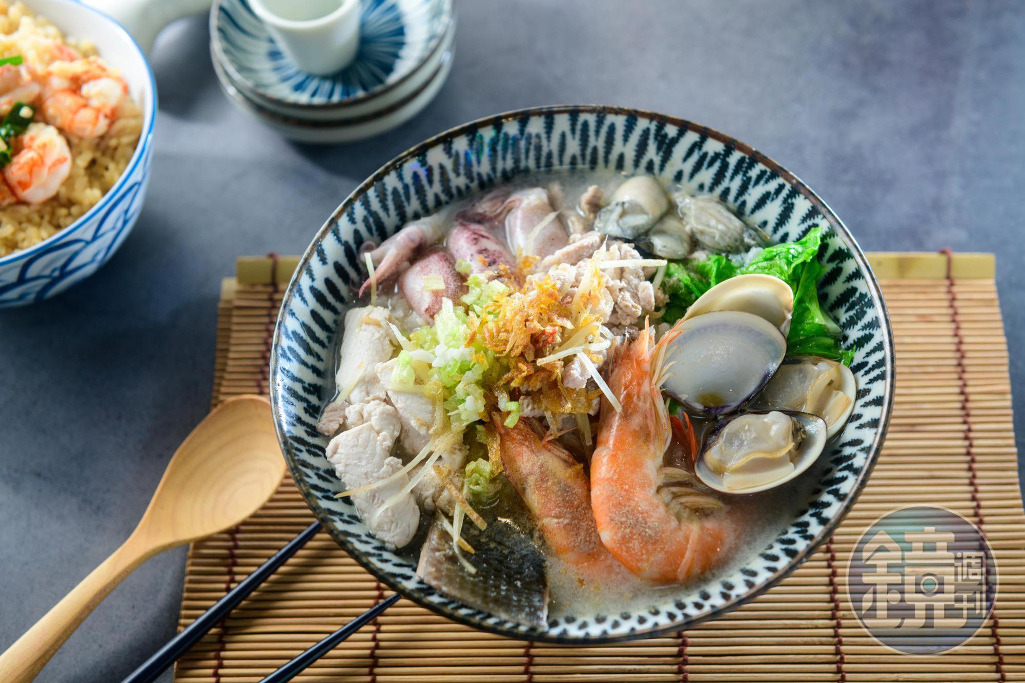 「招牌海產粥」用料相當豐盛，大碗公一次收盡各式海鮮好料。（150元／碗）