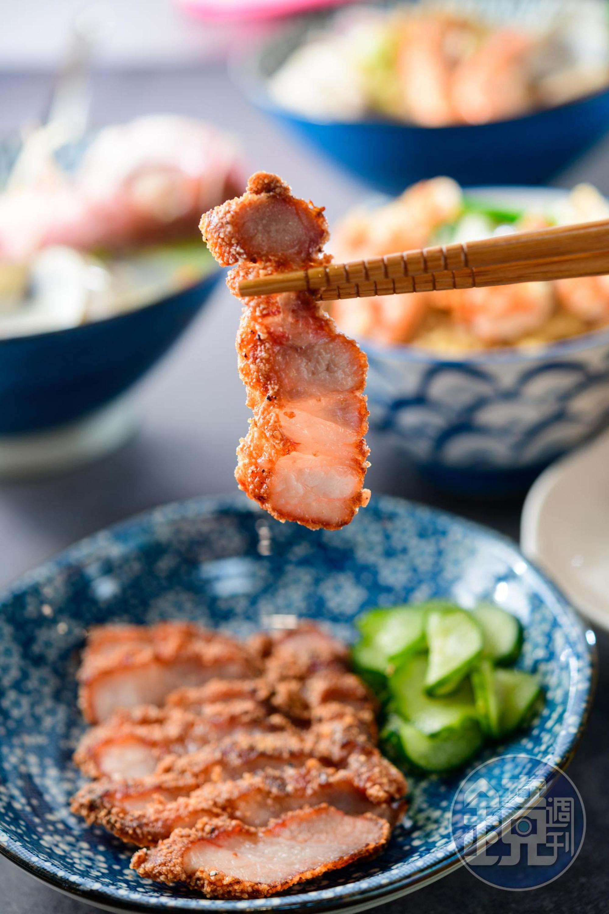 乾口酥香的「秘製紅槽肉」，冷熱皆宜不油膩。（70元／小份）