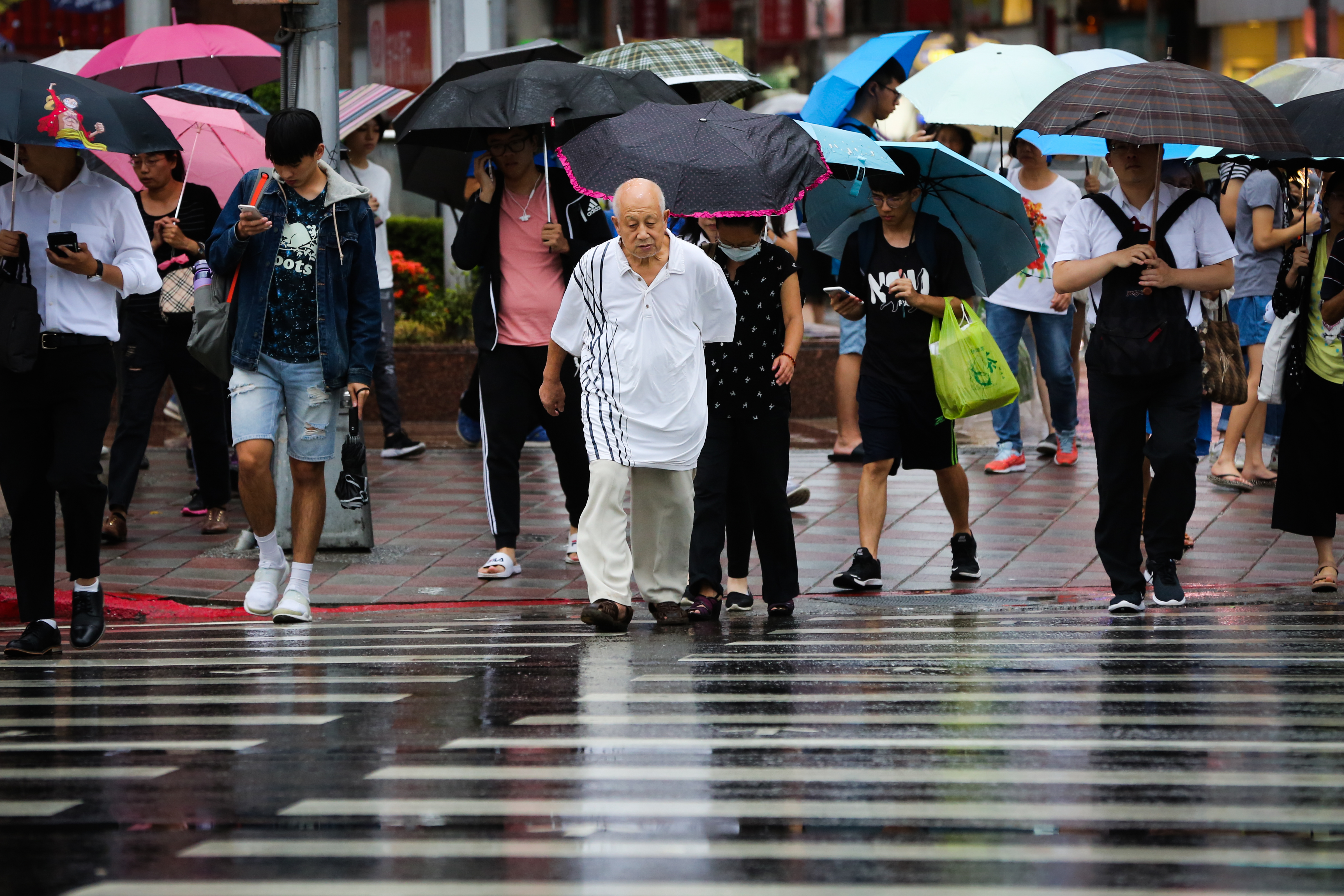 氣象達人彭啟明表示，可以留意週五到週末的一波雨勢，是近期條件最好的一波降雨。（本刊資料照）