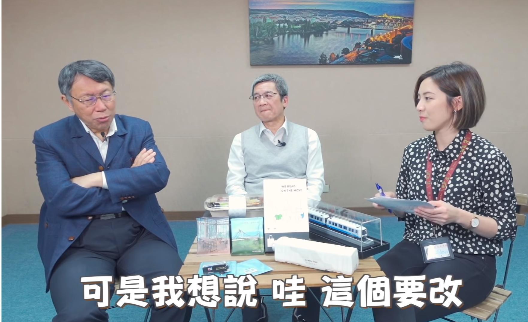 柯文哲(左)指出,台北捷運「靠右讓左」的文化已經內化在台北人身上。(翻攝自台北市長柯文哲官方YouTube)