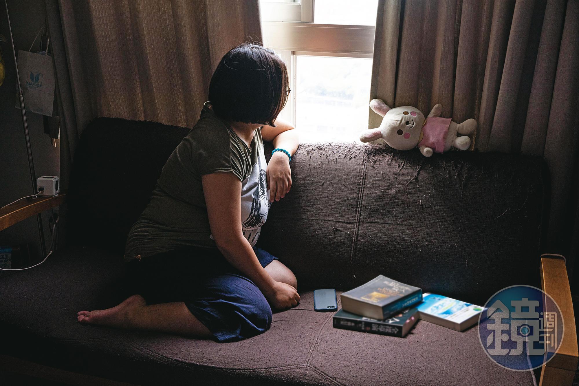 單親媽媽婷婷(化名)從懷孕就感受到身心壓力、焦慮,歷經生產、育兒和離婚,多方壓力交迫,讓她差點跌落懸崖。
