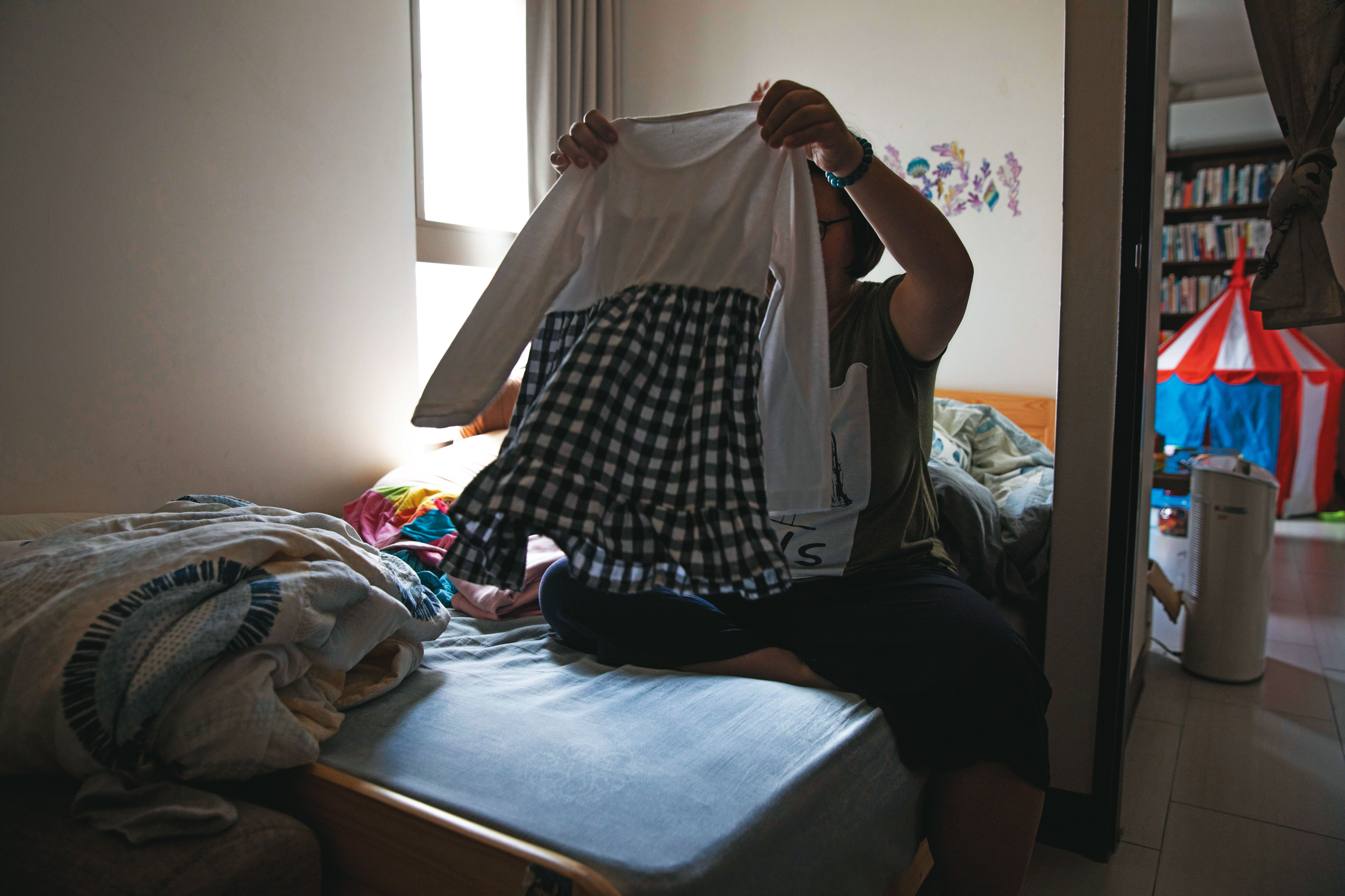 婷婷罹患憂鬱症後,開始能理解吳女殺子的心情,「她不信任這世界有誰比她更會顧自己的孩子,也不相信有誰能拯救她,既然連自己都不相信自己了,她也無法相信這世界。」