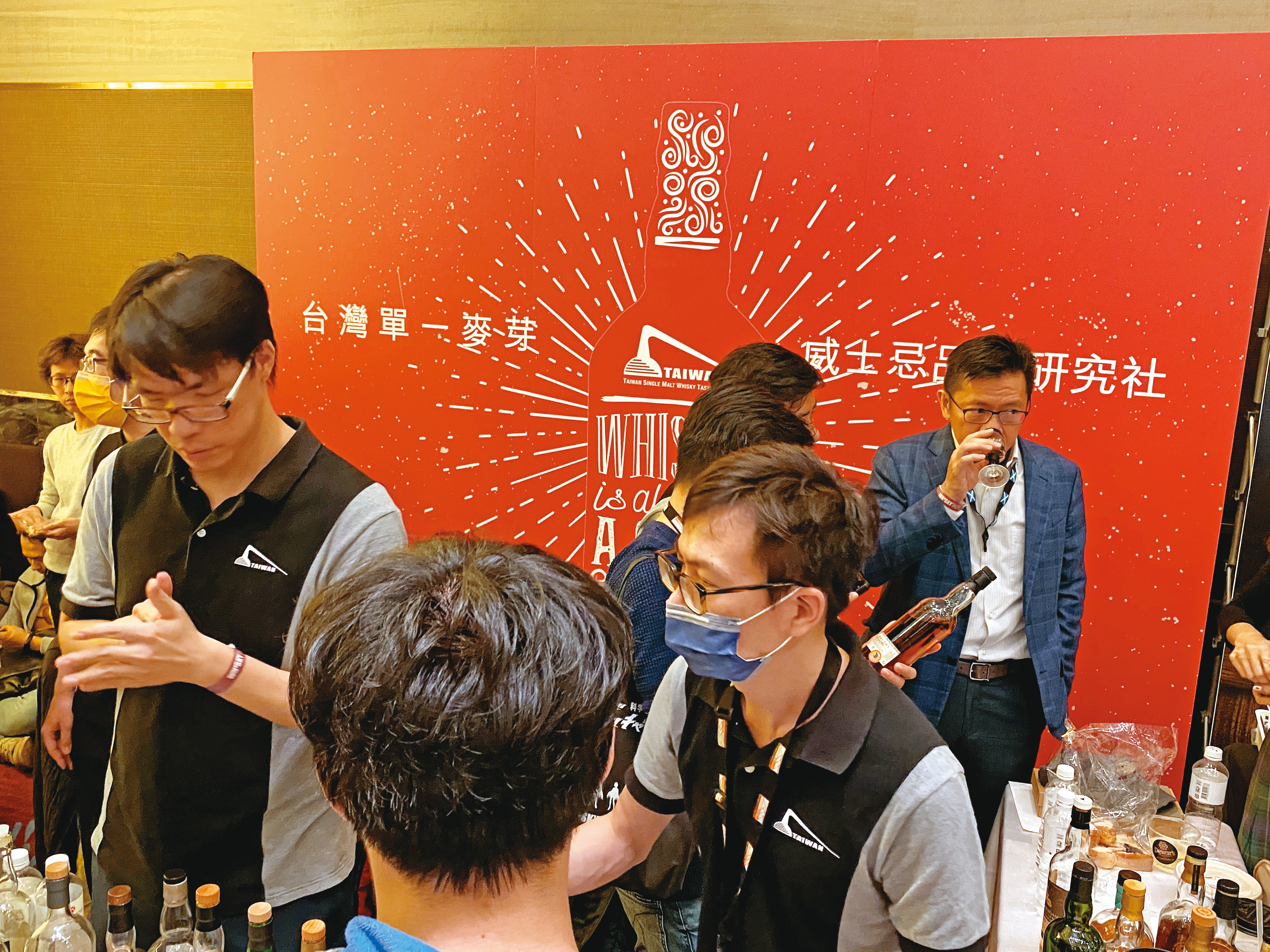 台灣單一麥芽威士忌品酒研究社被酒友暱稱為「天團」，是台灣首屈一指的威士忌社團，在現任理事長莊育霖的領軍下，還參與Whisky Taste台北擺攤推廣。