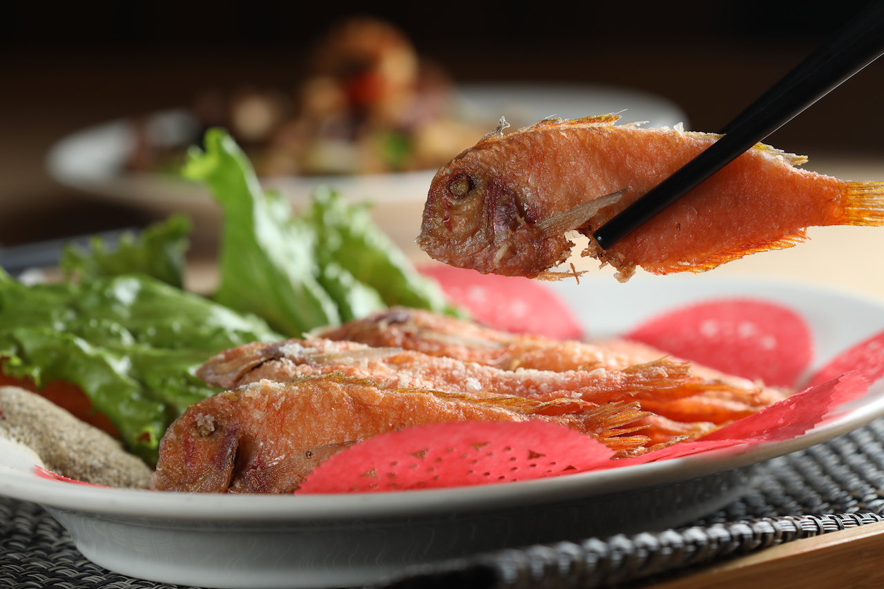 澎湖當地常見的「酥炸紅新娘」皮脆肉甜，很涮嘴。（240元／份）