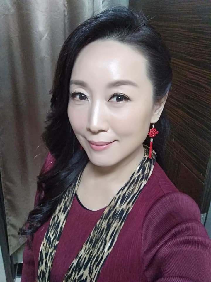 方岑因熬夜拍戲健康亮紅燈，而後她積極進修，現已成為專業的水療師。（翻攝自方岑臉書）