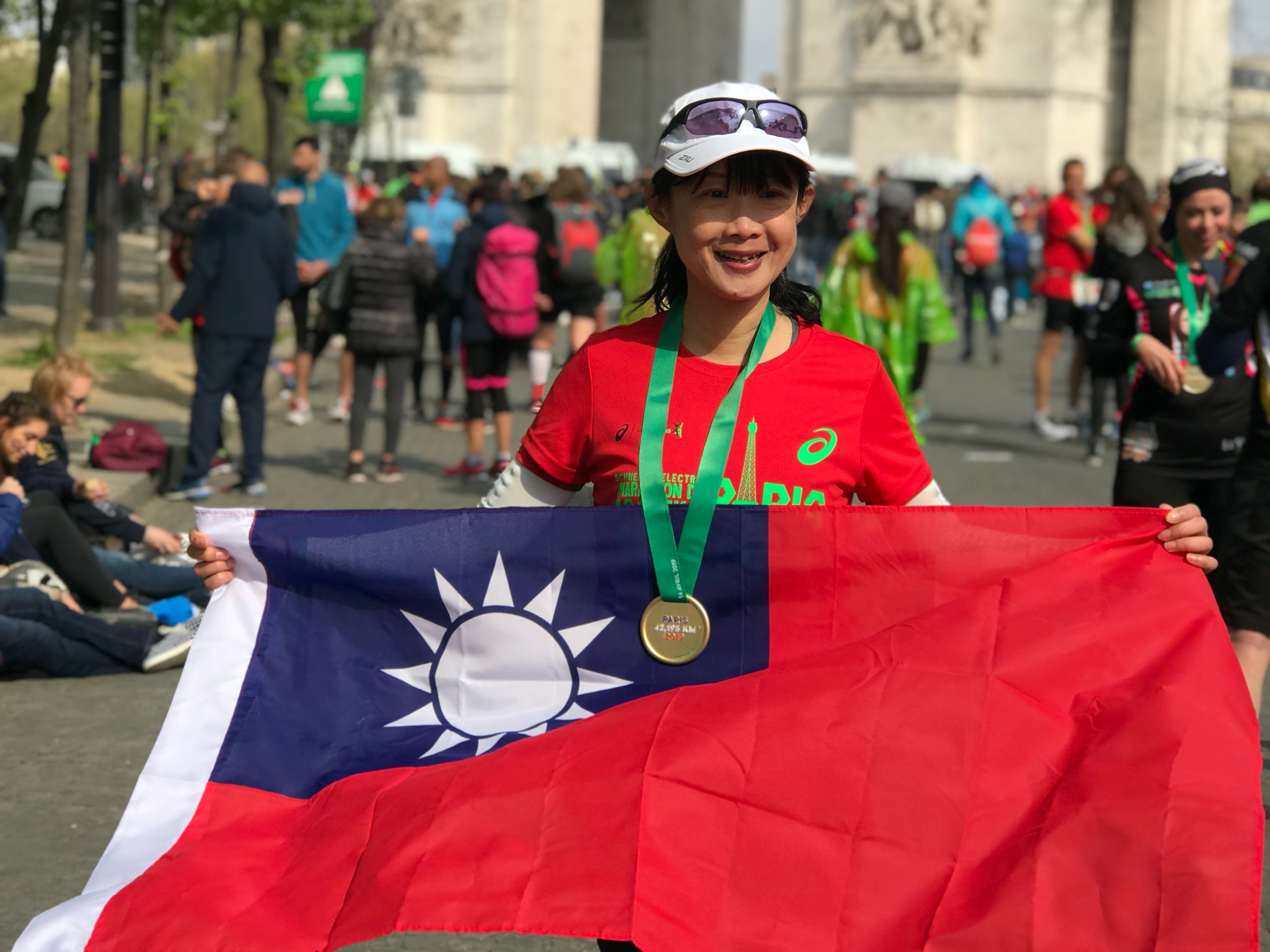 趙心屏2019參加巴黎馬拉松。(好好聽FM提供)