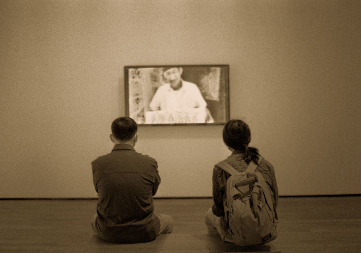 導演黃邦銓的《紅茶時光——通照光》挑戰以紅茶沖洗底片，音樂家林強則將於現場同步配樂，共同賦予膠卷影像嶄新的風貌。 （TIDF提供）