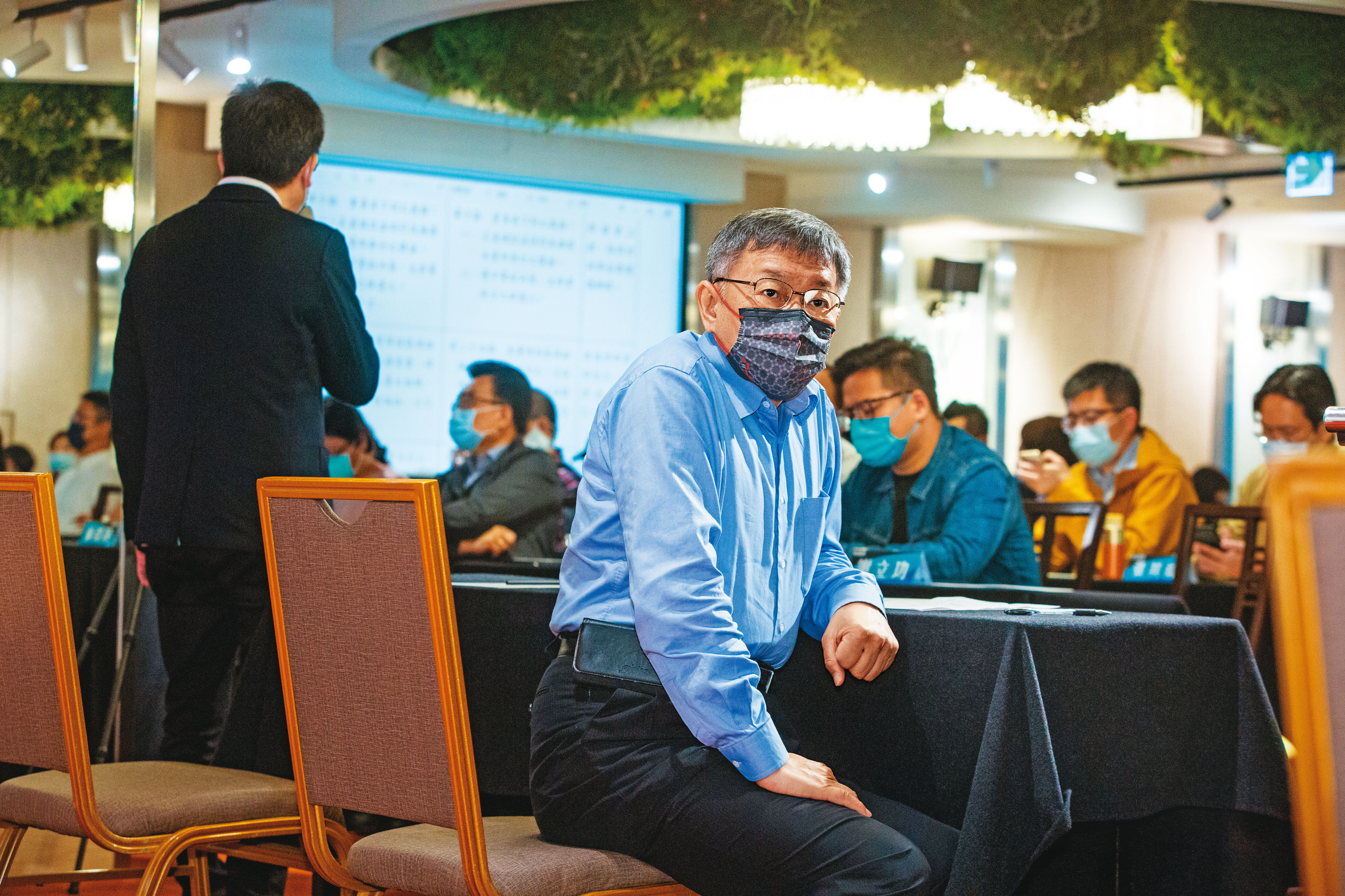 柯文哲曾在內部進行國族認同調查，不但核心幹部的統獨光譜是中間偏獨，多數人也認為民眾黨的光譜應落在中間偏獨。
