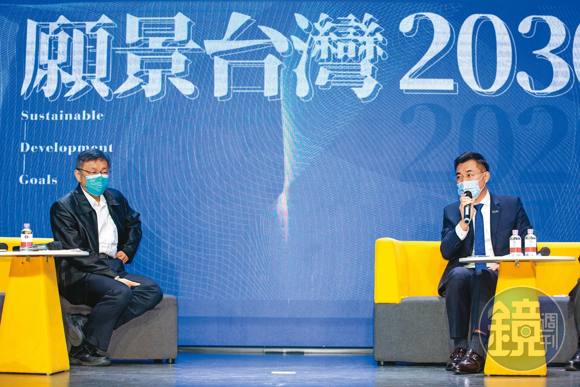 柯文哲(左)2月與江啟臣(右)在國民黨智庫的論壇上合體,政壇一度熱議「藍白合」的可能性。