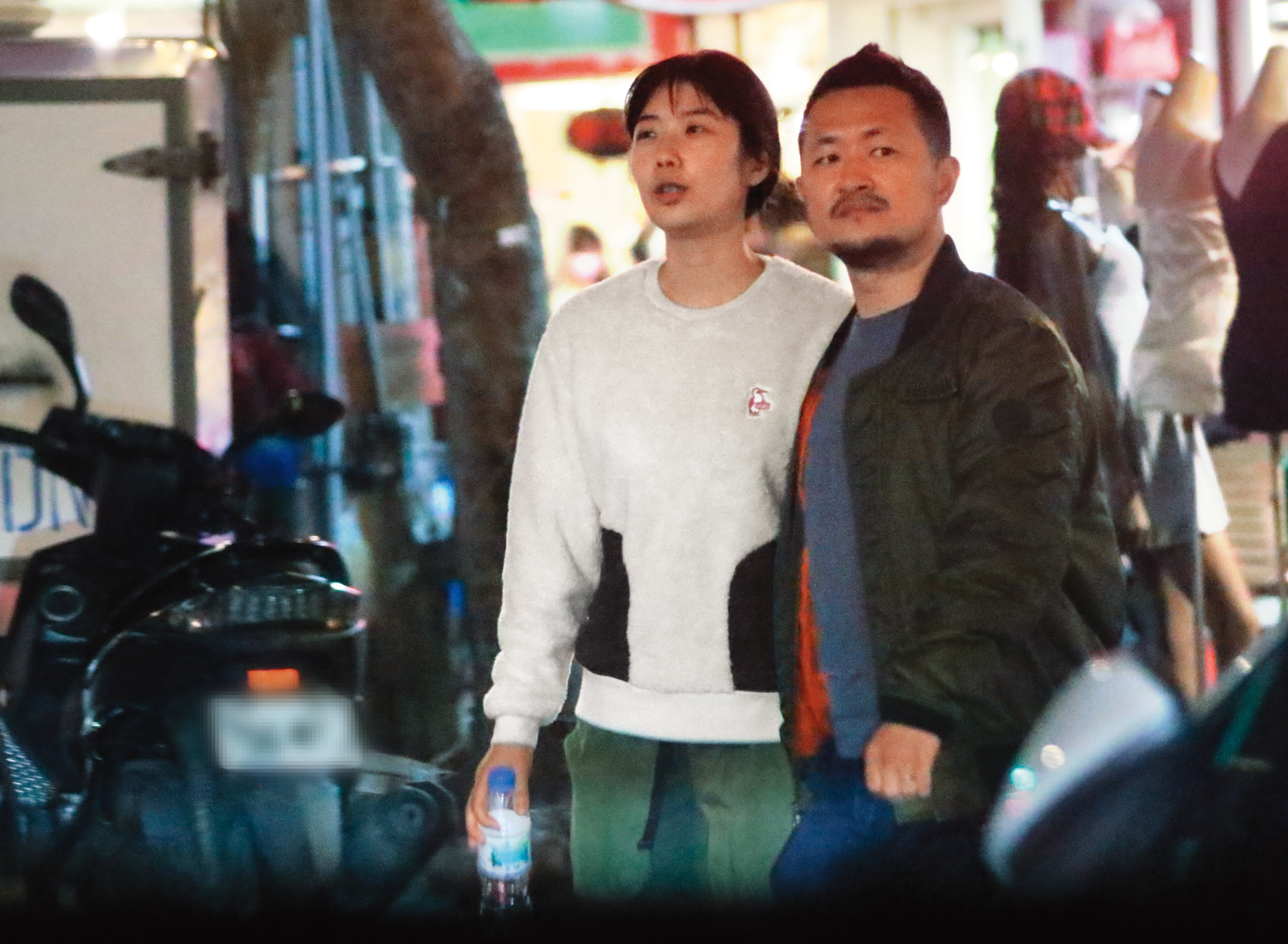 00:30 無須照顧女兒魯拉拉的一夜，夫妻倆享受兩人世界的美好。