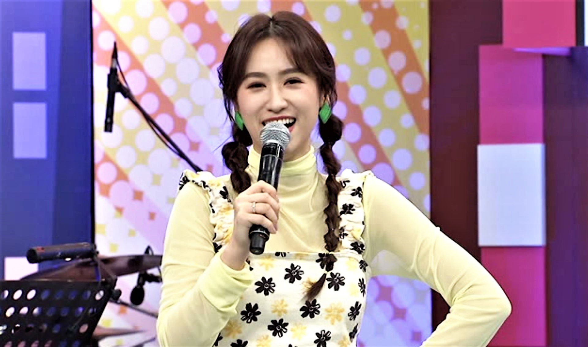 Sandy在節目上大吐苦水，抱怨老爸吳宗憲偏心妹妹。（中天提供）