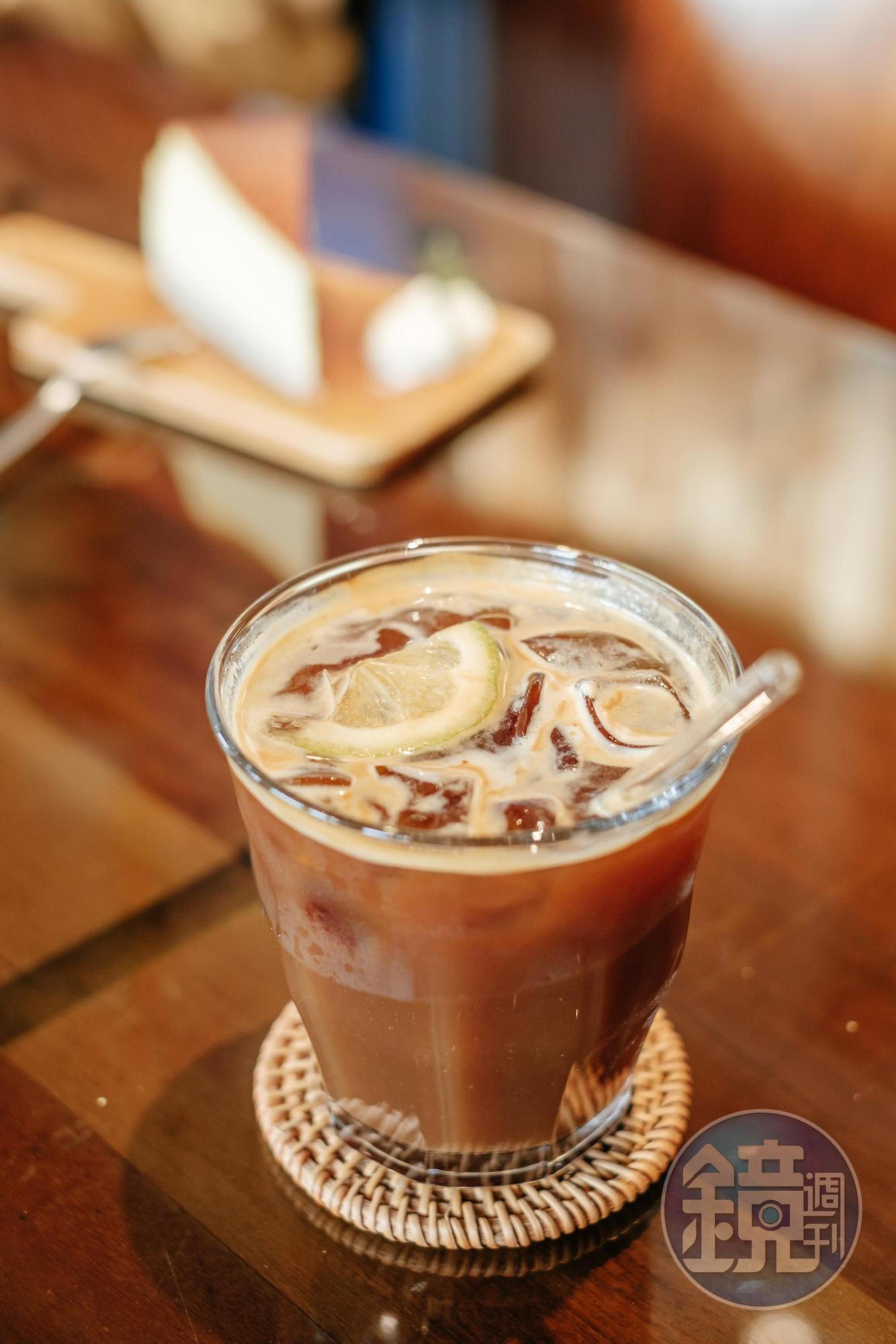 點了一杯檸檬美式，酸苦風味給勇於嘗試的咖啡癮患者。（130元／杯）
