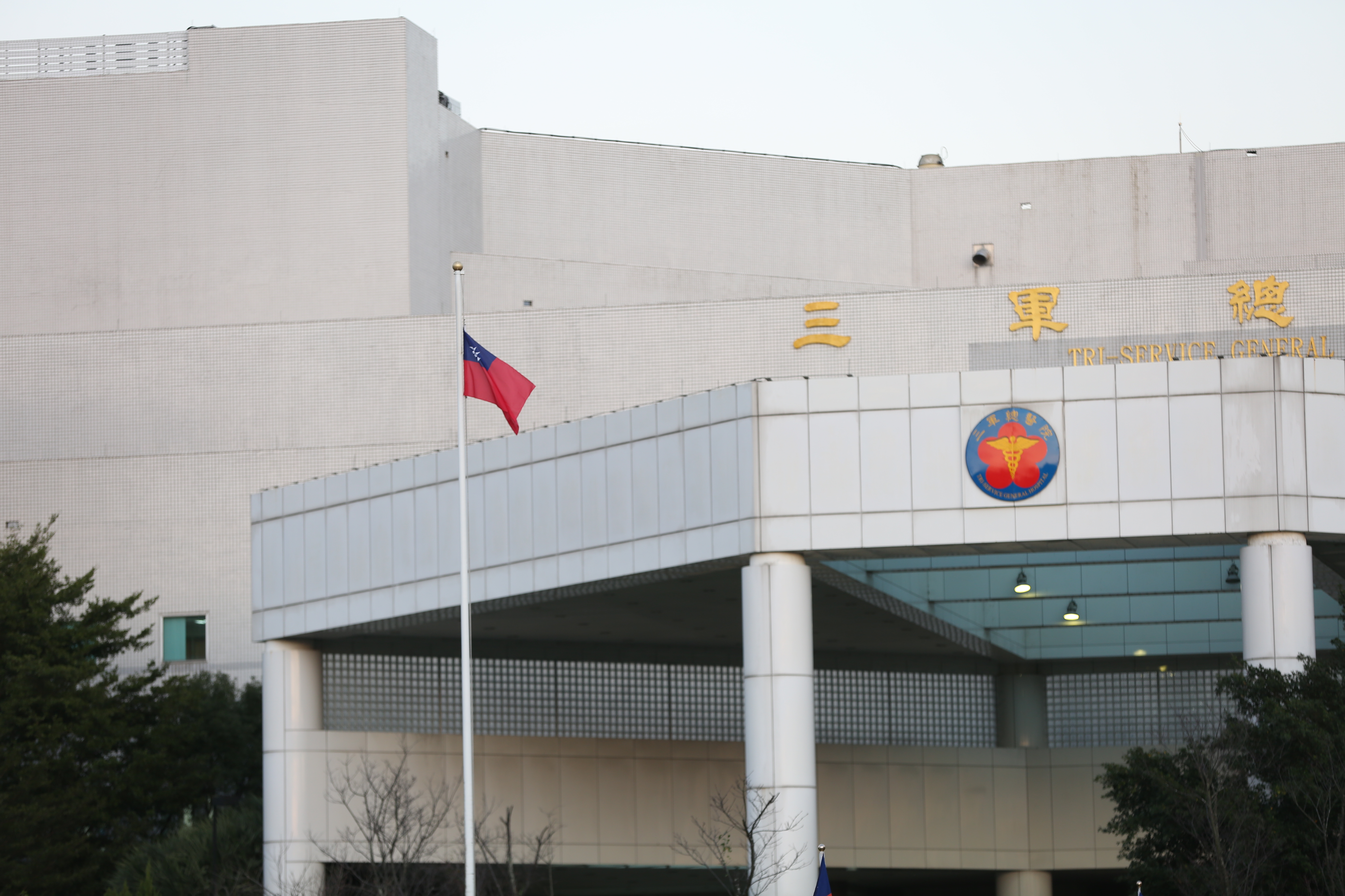 三軍總醫院爆發員工聯合人力公司業者，盜賣5萬片醫療用口罩。（本刊資料照）