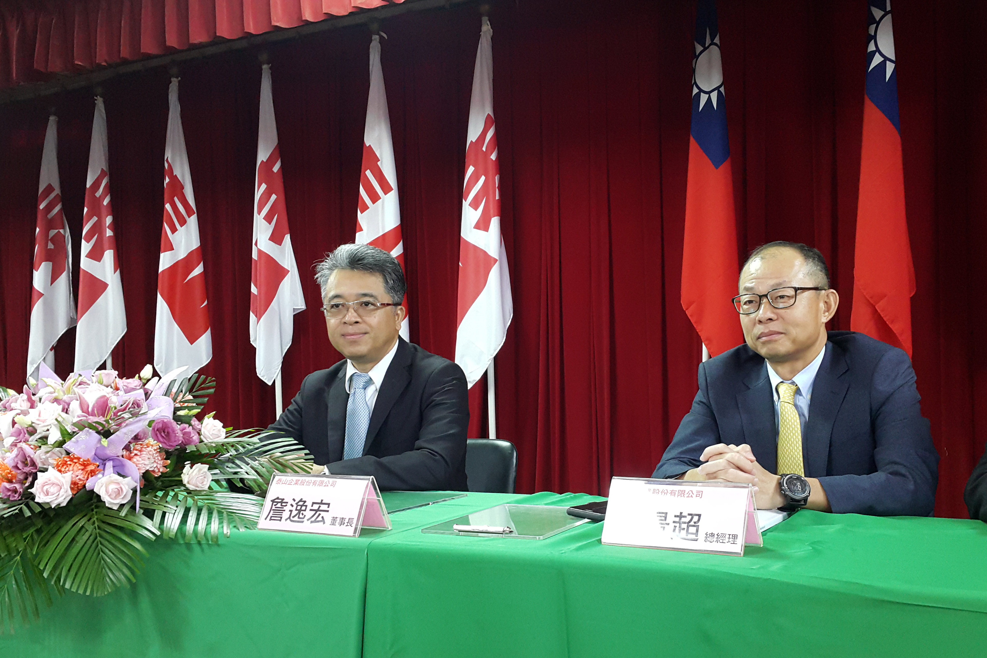 以詹逸宏(左起)、詹景超為首的泰山公司派,今年恐怕會遇到經營權爭奪。(本刊資料照)