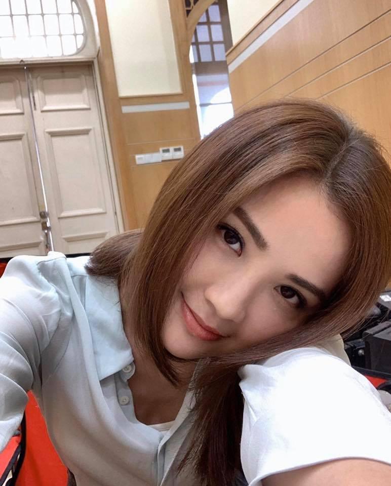 阿Sa與鄭中基「宣布結婚離婚同一天」的經典事件，至今仍是傳奇。（翻攝蔡卓妍臉書）