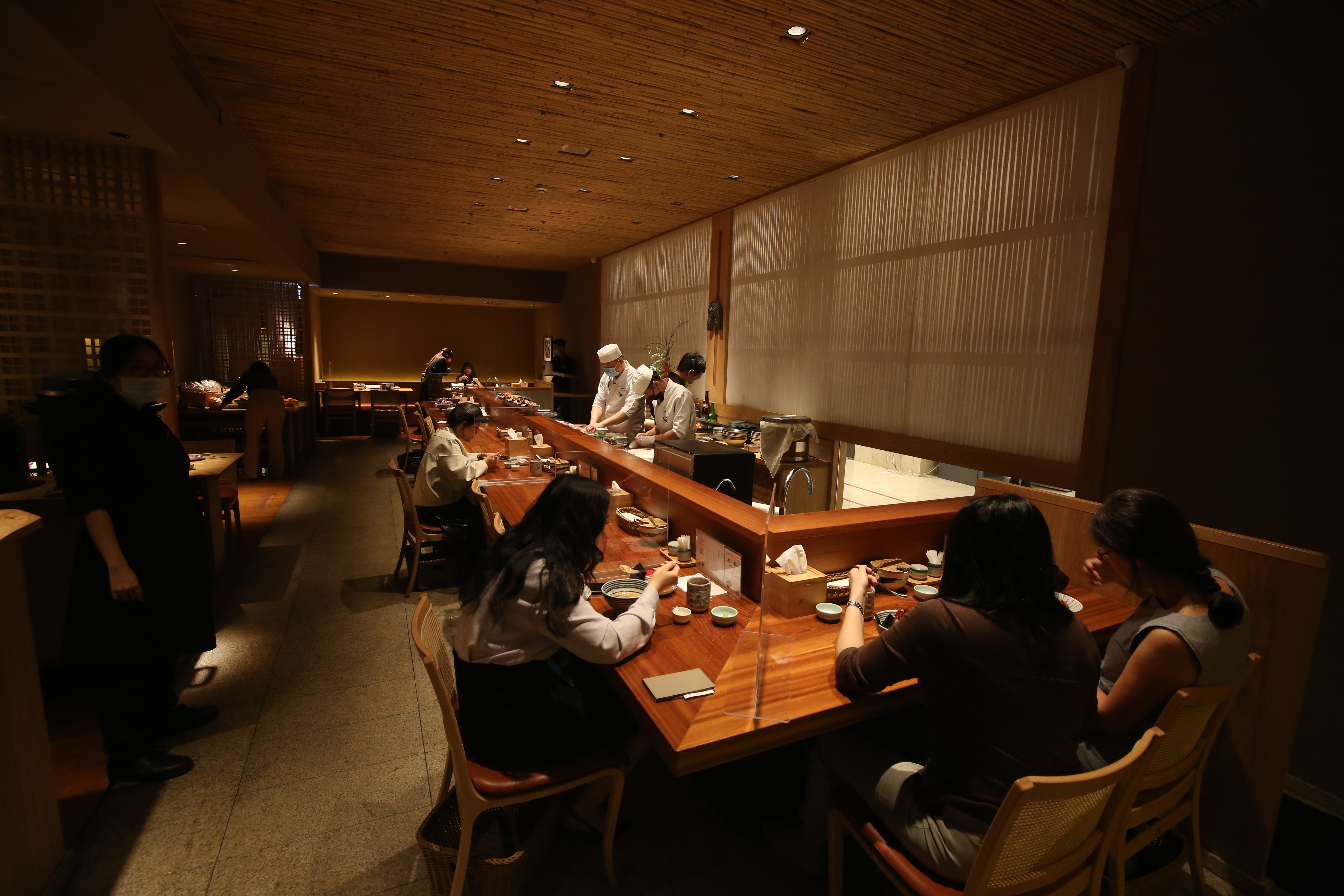 店內裝潢由京都建築設計大師安原三郎操刀，質樸高雅。