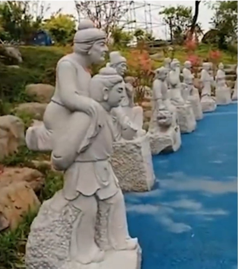中國浙江湖州營盤山景區盡日以「二十四孝」為主題，打造人物雕像。（翻攝微博）