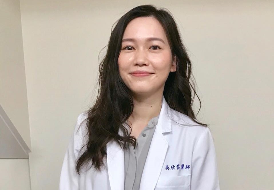 醫師吳欣岱談到生育率的問題，光想到交通及租屋等問題，「卵子都縮回去了」。（翻攝自吳欣岱臉書）