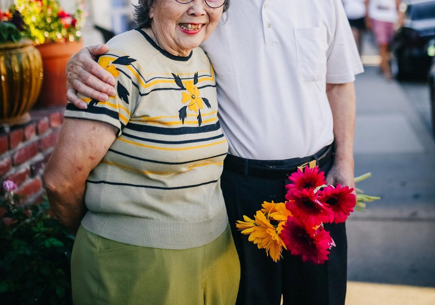 一名年約70歲的婦人因房事不順，向醫生諮詢是否能做「私密處加寬手術」。（示意圖，Pexels）