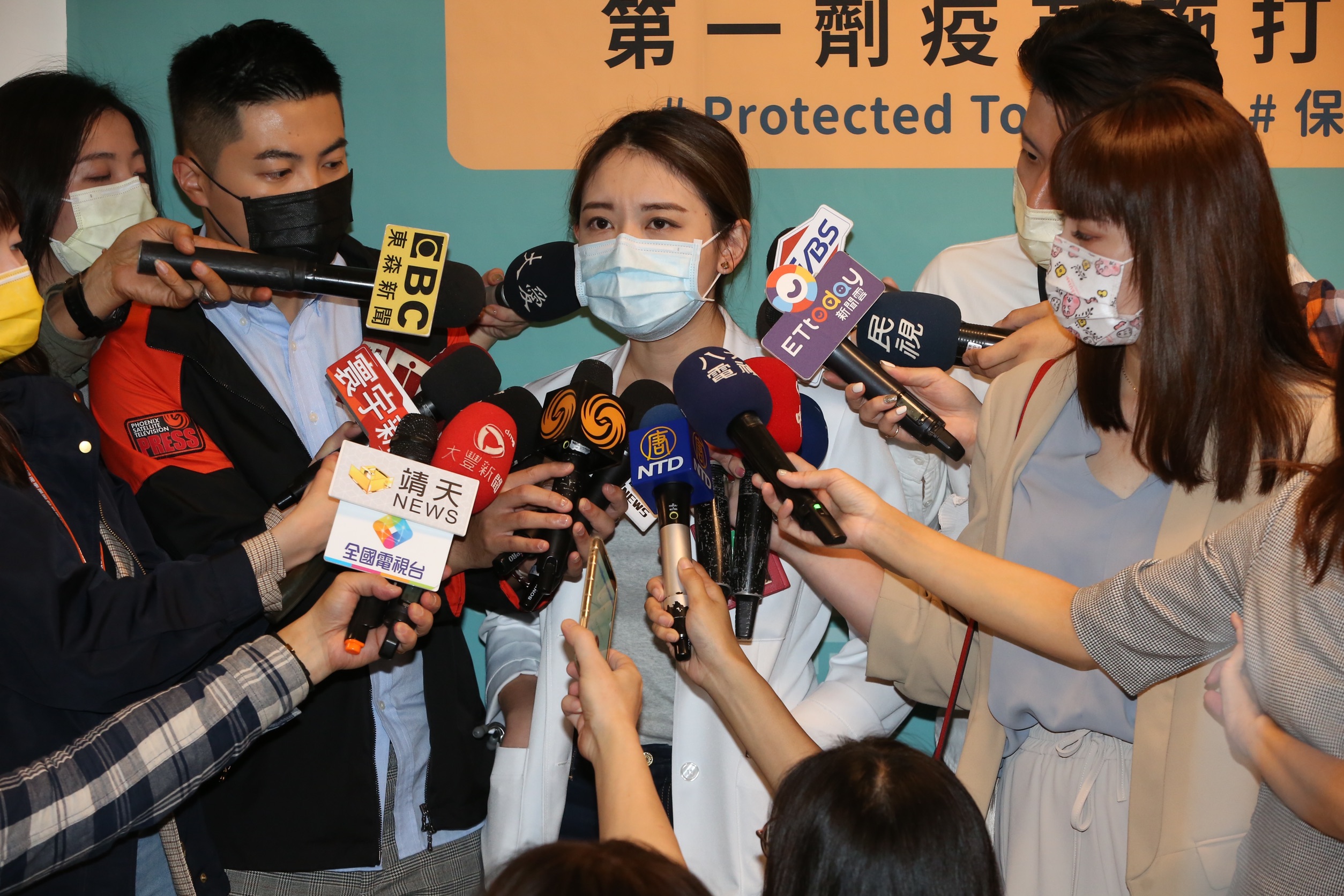 亞東醫院家醫科醫師翁資閔指出，民眾無需太憂心疫苗可能會有血栓副作用。