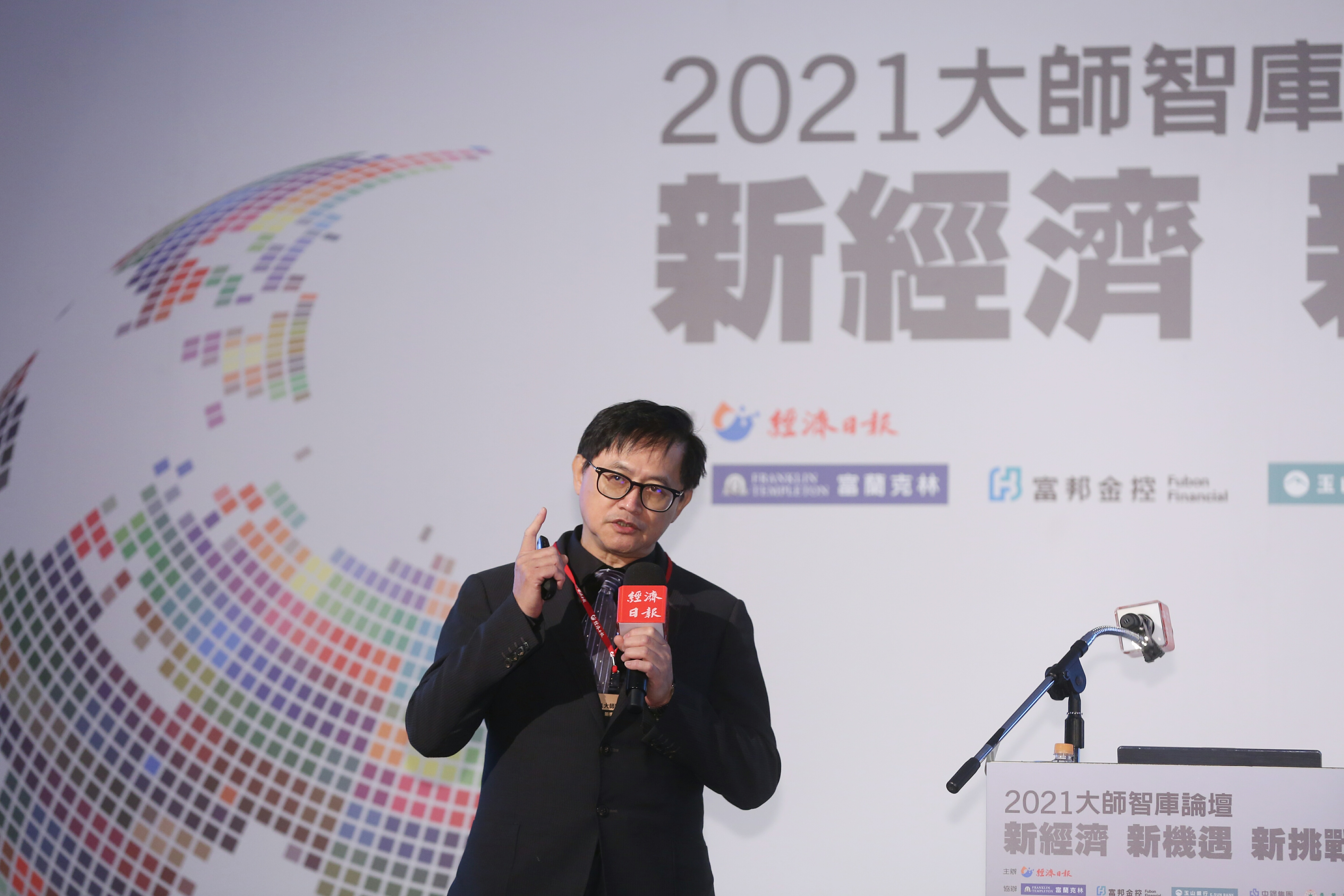 童子賢認為，缺料不僅困擾台灣產業界，也困擾各國經濟部長，暫且把它定義成甜蜜且困難的事。