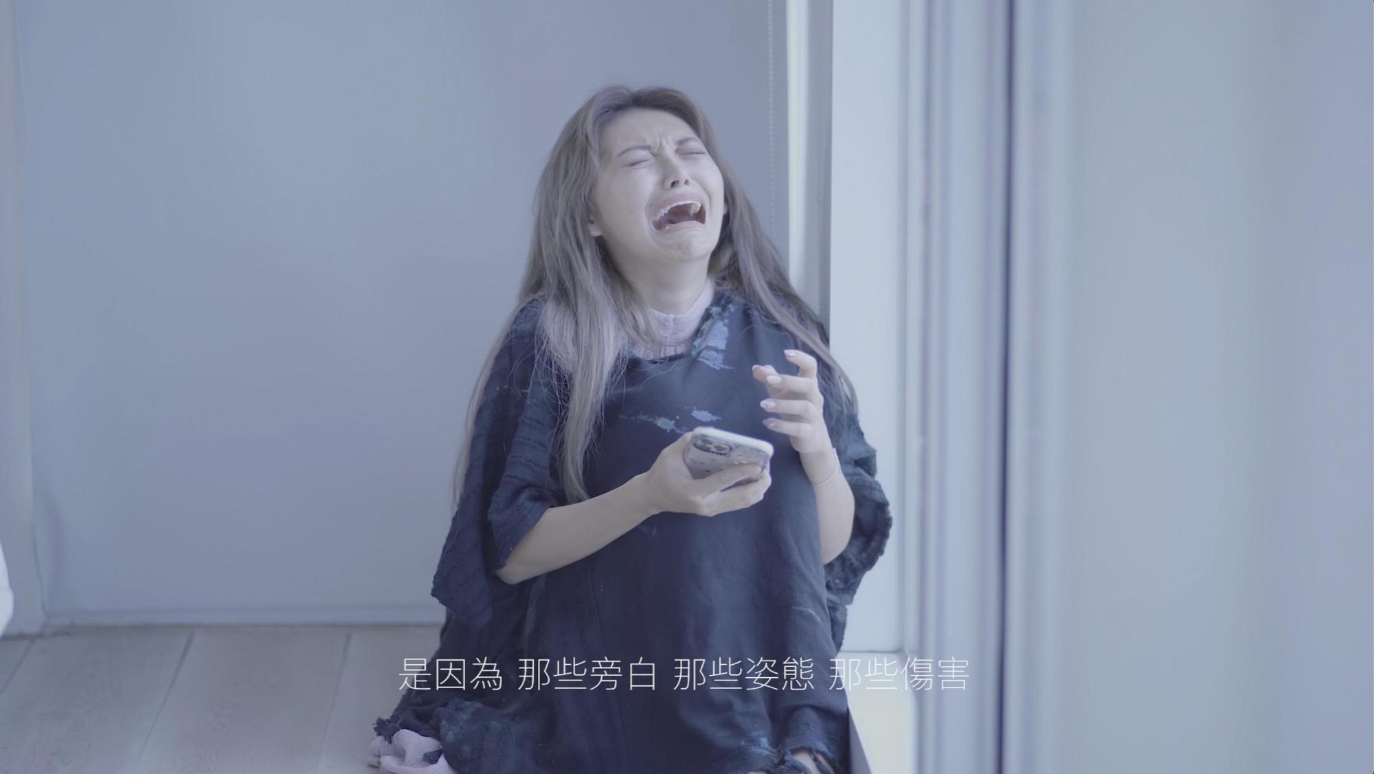 拍攝〈好想愛這個世界啊〉MV時，祈錦鈅放聲大哭。（固力狗娛樂提供）