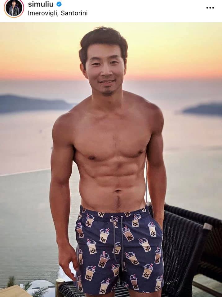 《尚氣》男主角劉思慕接下這位超級英雄角色後,引來超多負評,為此他反問大家︰「我很醜嗎?」(翻攝自劉思慕IG)