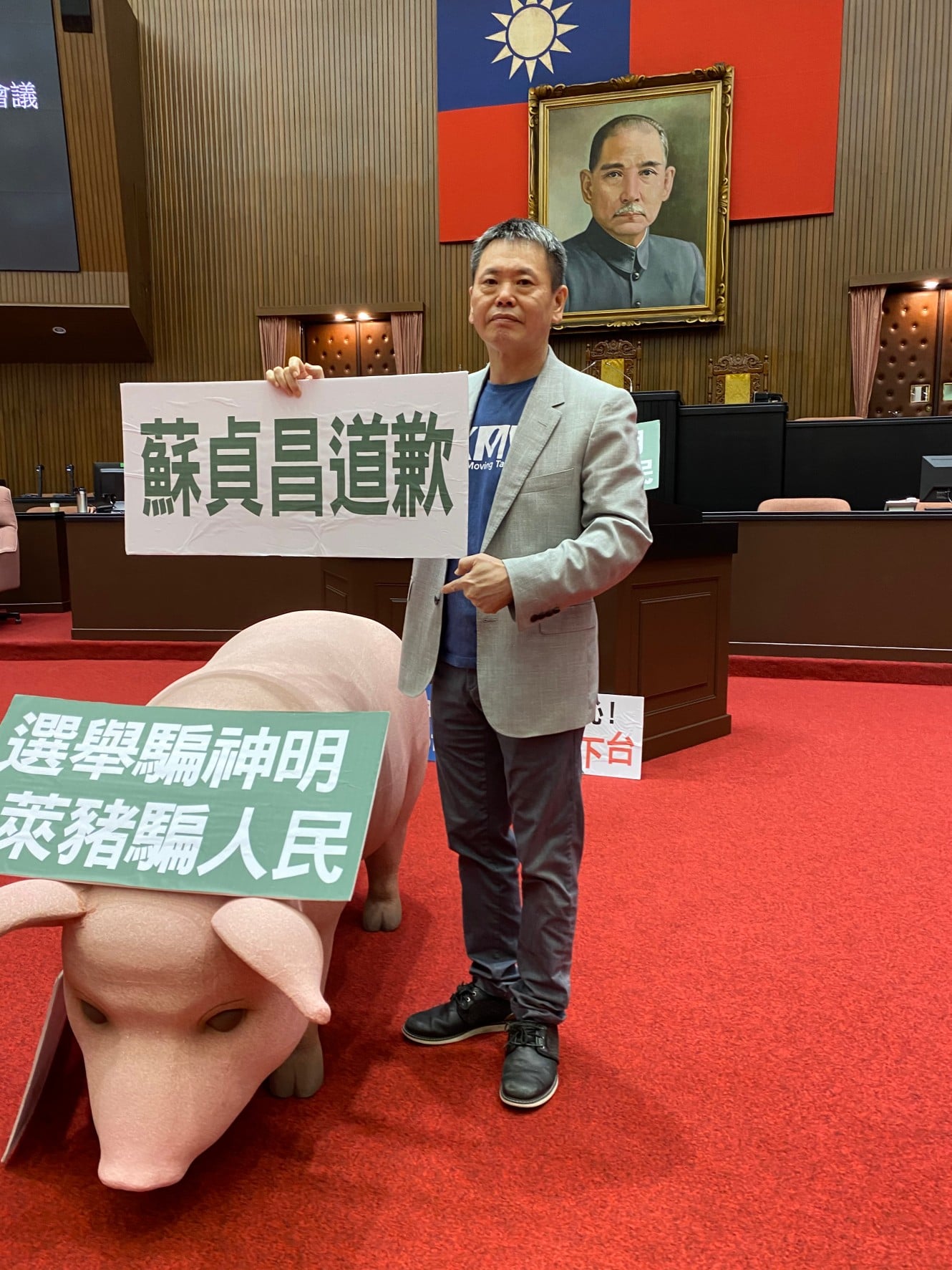 林為洲去年擔任國民黨團總召,為了反萊豬進口,率領藍委數度杯葛行政院長蘇貞昌上台報告。(翻攝林為洲臉書)