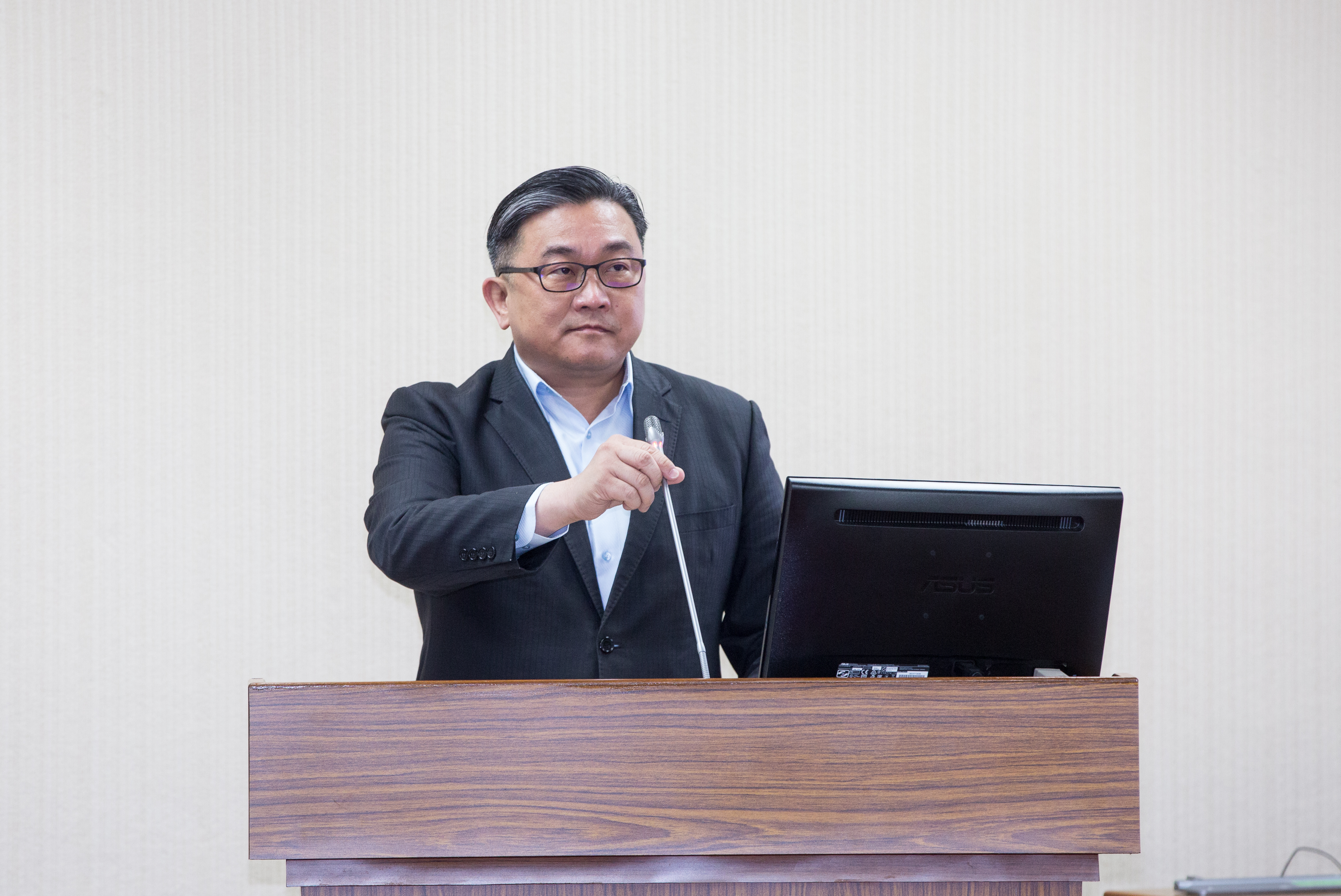 今天出刊的廉政專刊，更正了王定宇的財產資料。（本刊資料照）