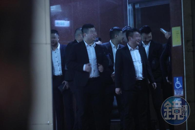 四海幫眾相當注重穿著外表，衣服燙線、西裝筆挺、儀容整潔，有警察私下稱是「雅痞」黑幫。