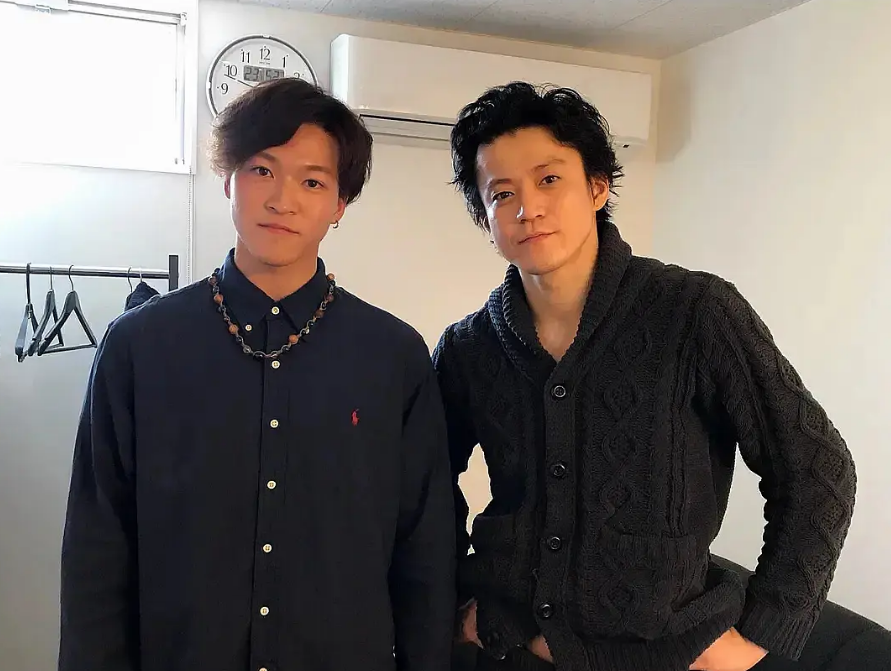 贊多（左）是日星小栗旬的姪子，17歲就獲得街舞世界大賽冠軍。（網路圖片）