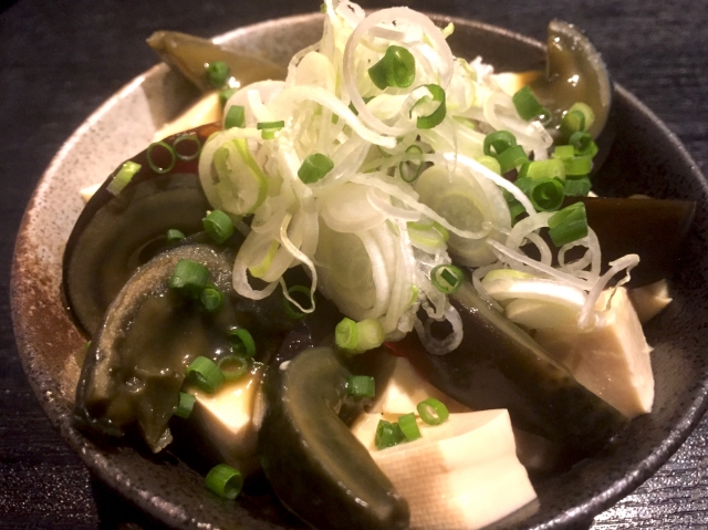 皮蛋特殊的外型與氣味，讓許多人不敢嘗試。（示意圖，photoAC）