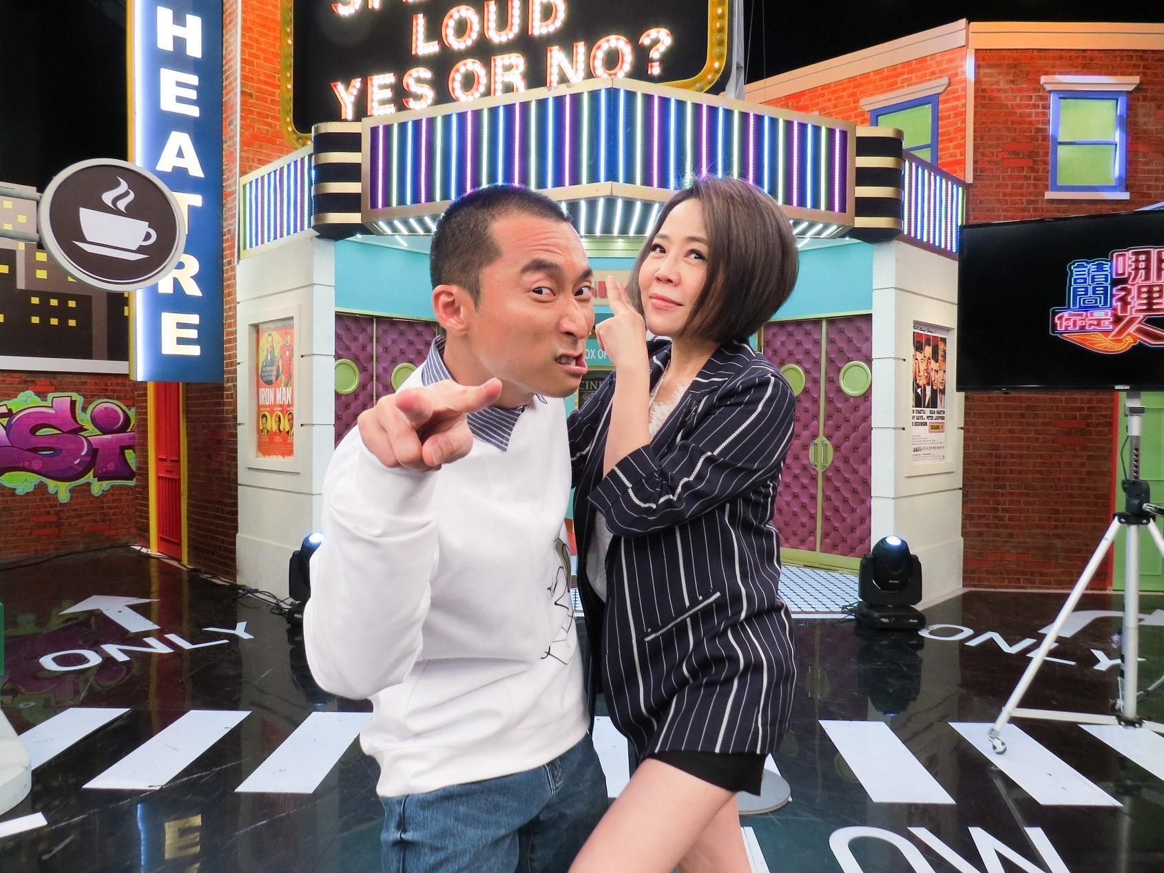 《請問你是哪裡人》突然宣佈停錄，主持人于美人、浩子都感到錯愕。（衛視中文台提供）