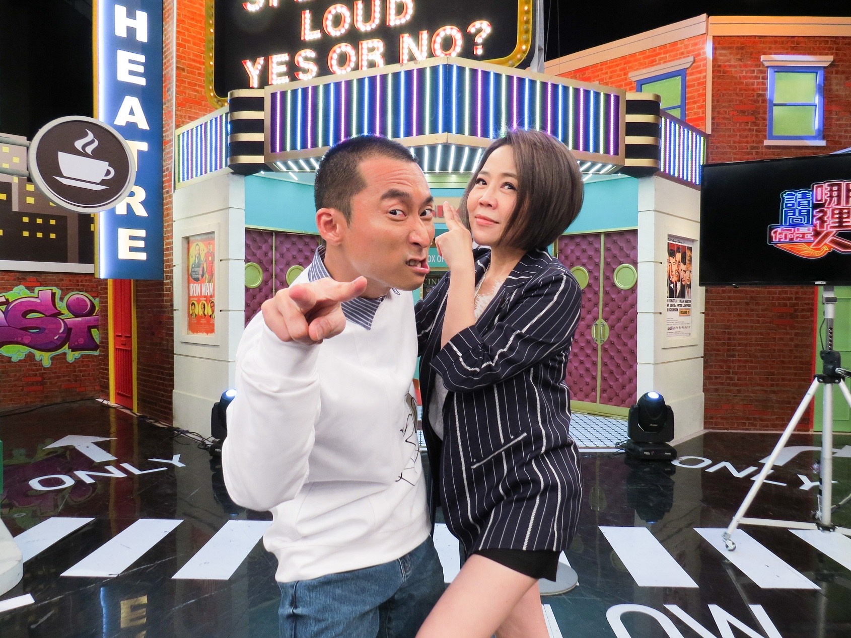 《請問你是哪裡人》突然宣佈停錄，主持人于美人、浩子都感到錯愕。（衛視中文台提供）