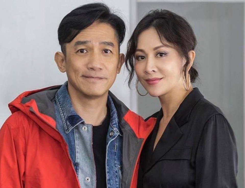 梁朝偉與劉嘉玲相戀超過30年，是演藝圈難得的模範夫妻。（翻攝自劉嘉玲微博）