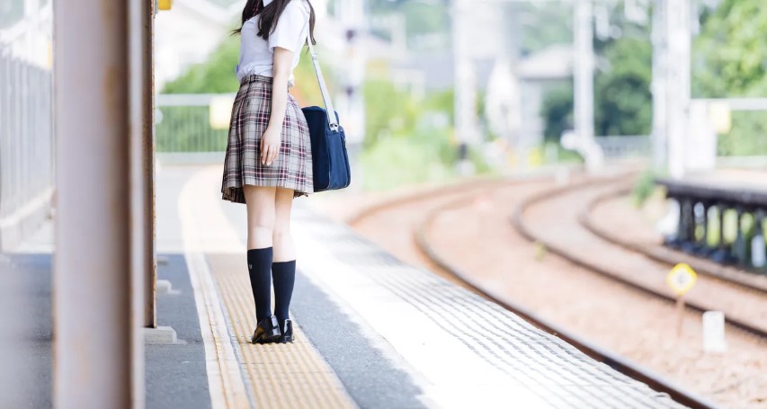 《跟蹤騷擾防制法》3年前在立法院三讀通過，凡出現跟蹤、盯哨、網路騷擾等8類行為，最重可判5年有期徒刑。（示意圖，PAKUTASO）