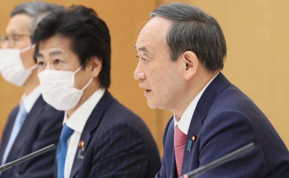 日本首相菅義偉（右）取消出訪印度、菲律賓計畫。（翻攝首相官邸臉書）