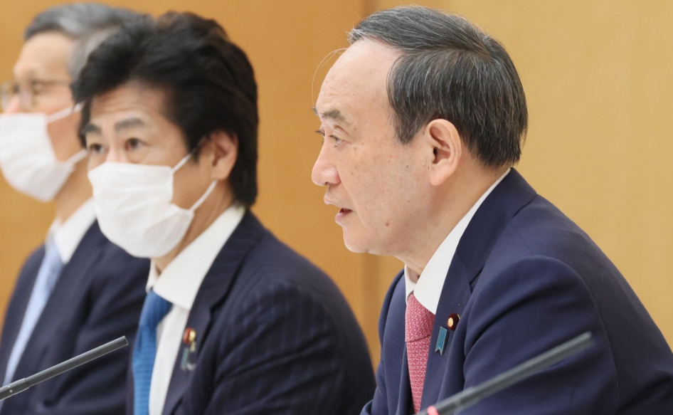 日本首相菅義偉（右）取消出訪印度、菲律賓計畫。（翻攝首相官邸臉書）