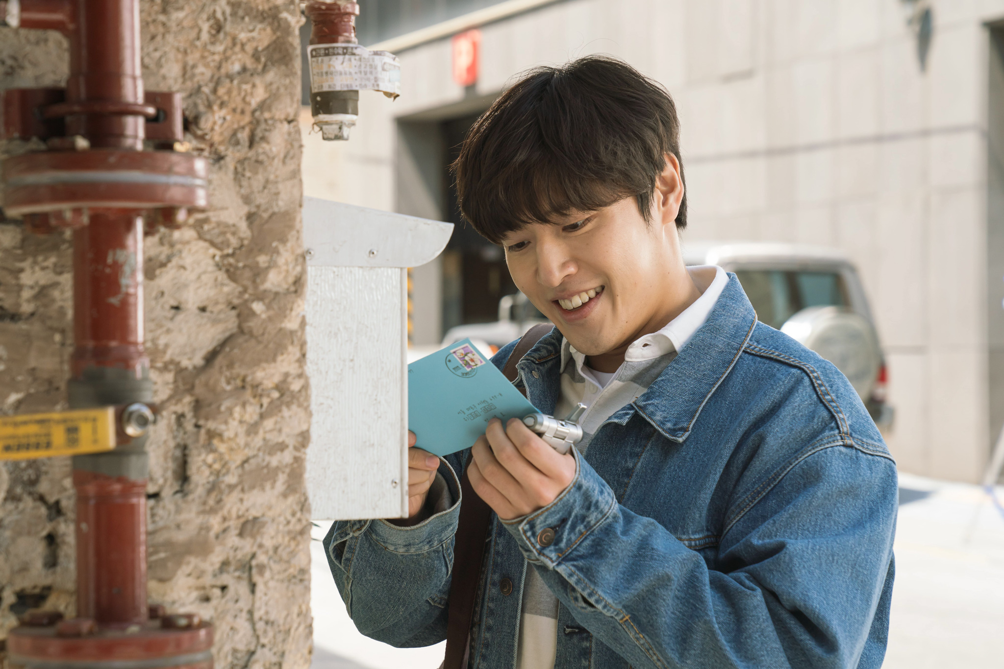 姜河那相隔一年半推出新作品《如果雨之後》，飾演一名重考生因書信與小學暗戀對象重拾緣分。（索尼影業提供）