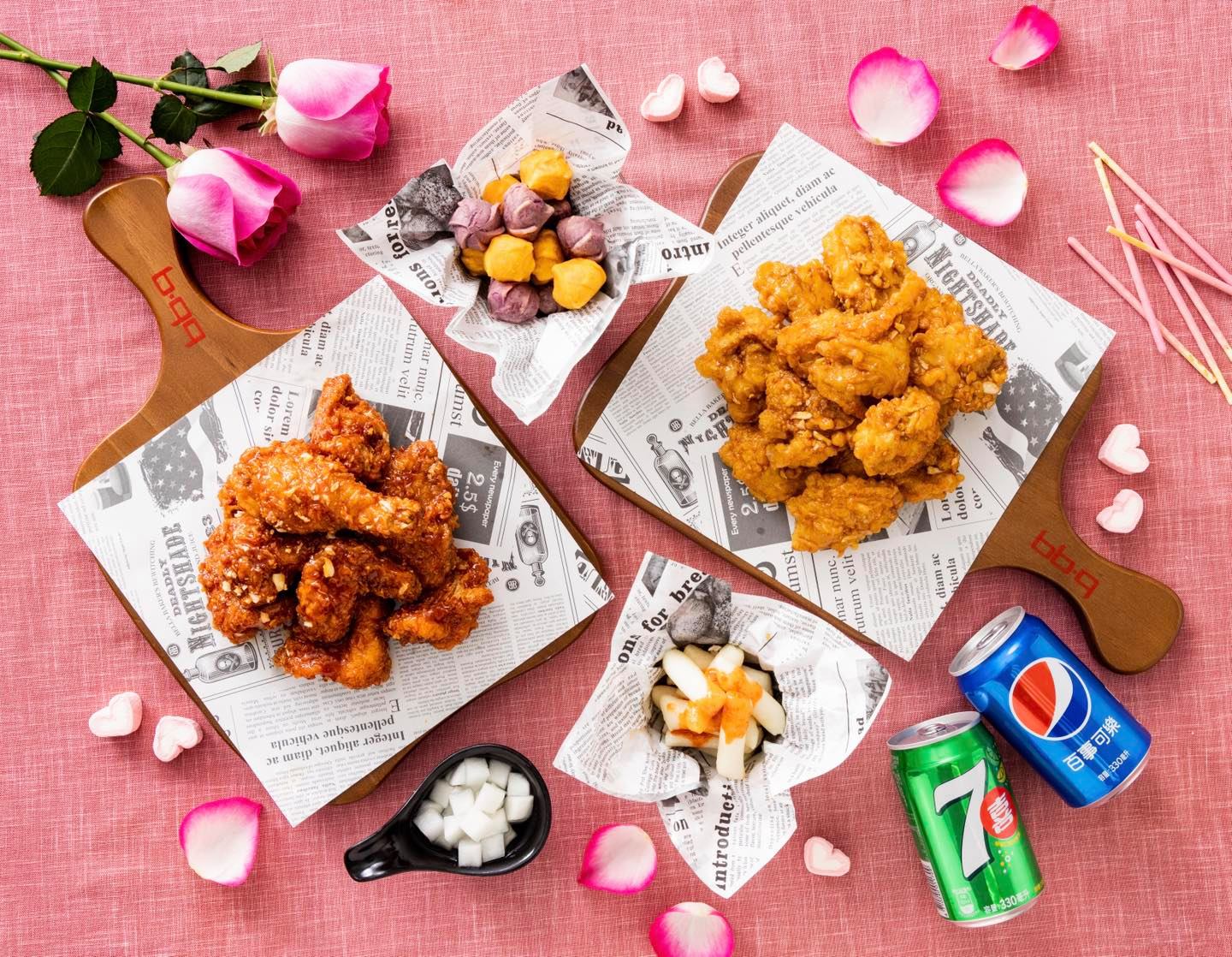 韓國連鎖炸雞品牌「bb.q CHICKEN」推出母親節優惠活動，只要身分證「中3碼」韓式炸雞現省330元。（翻攝自bb.q CHICKEN Taiwan臉書）