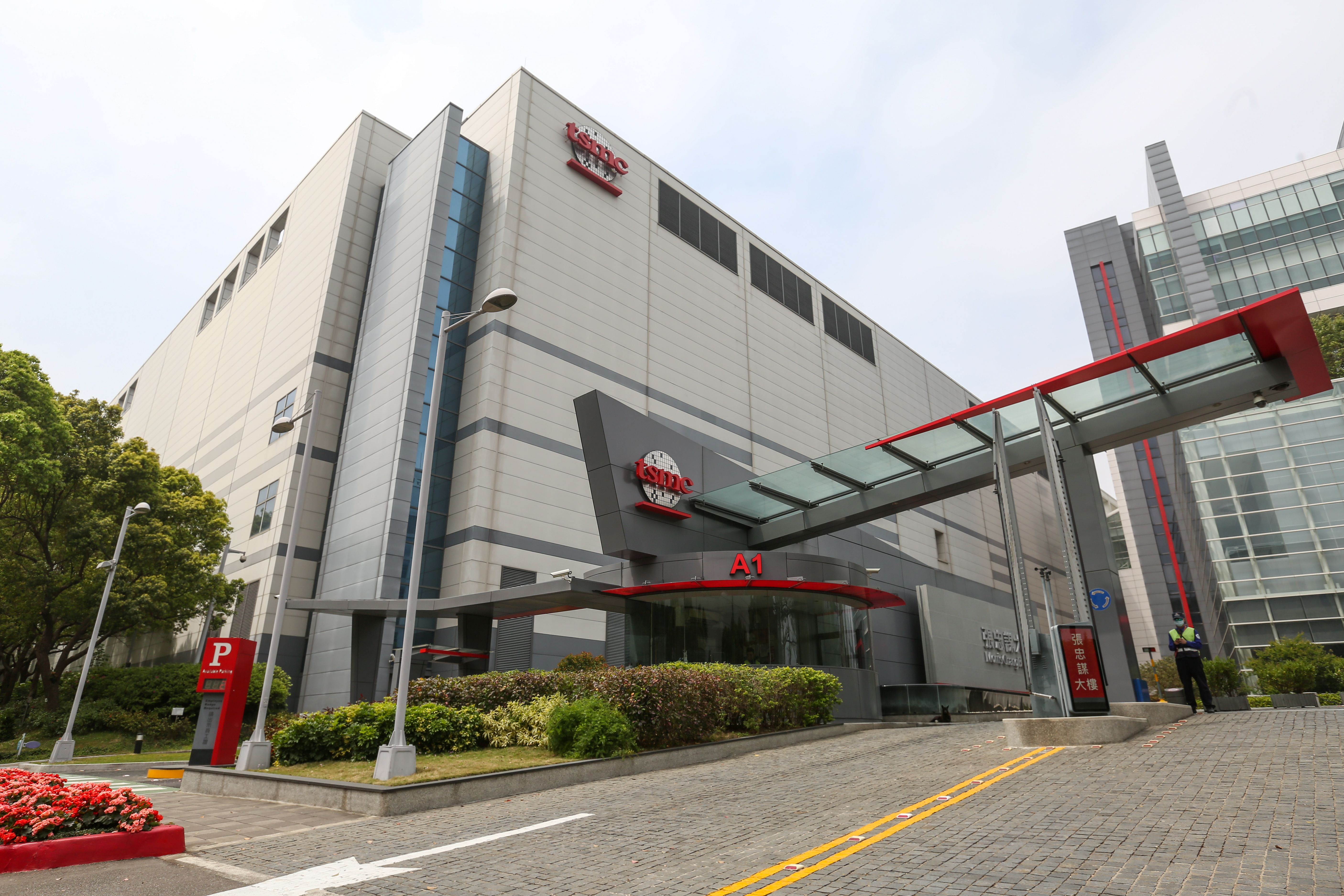 晶圓代工龍頭廠台積電昨（22日）臨時董事會拍板，首度無償發2,600張限制型員工股票。（本刊資料照）