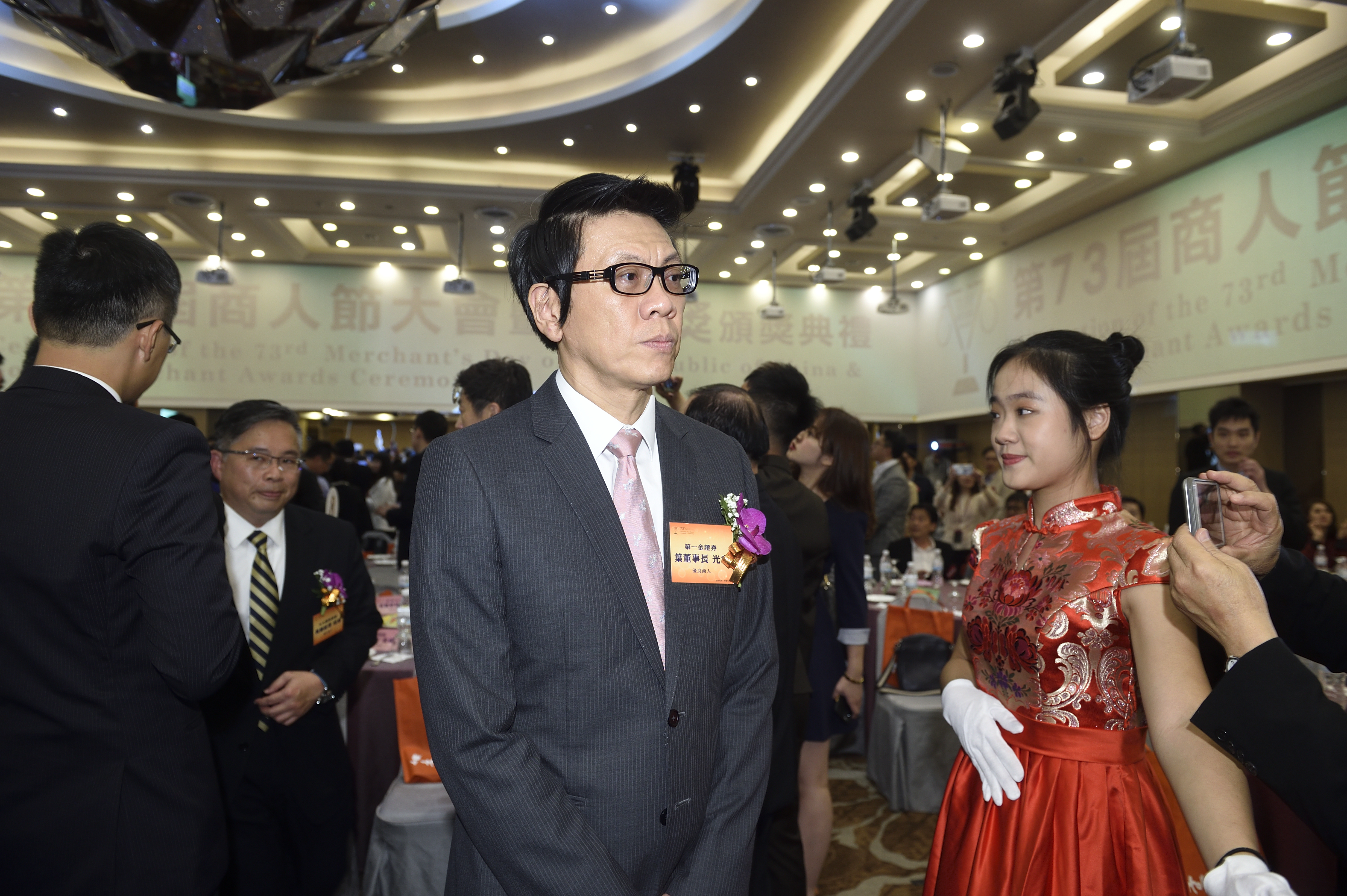 葉光章（中）當初與宏碁創辦人施振榮的么女施宣榕離婚過程中，互控通姦對簿公堂。