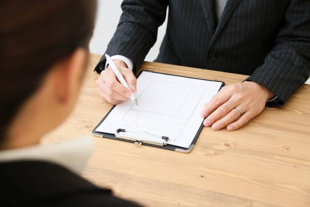 面試是公司認識人才，應徵者了解公司的重要溝通過程。（示意圖，photoAC）